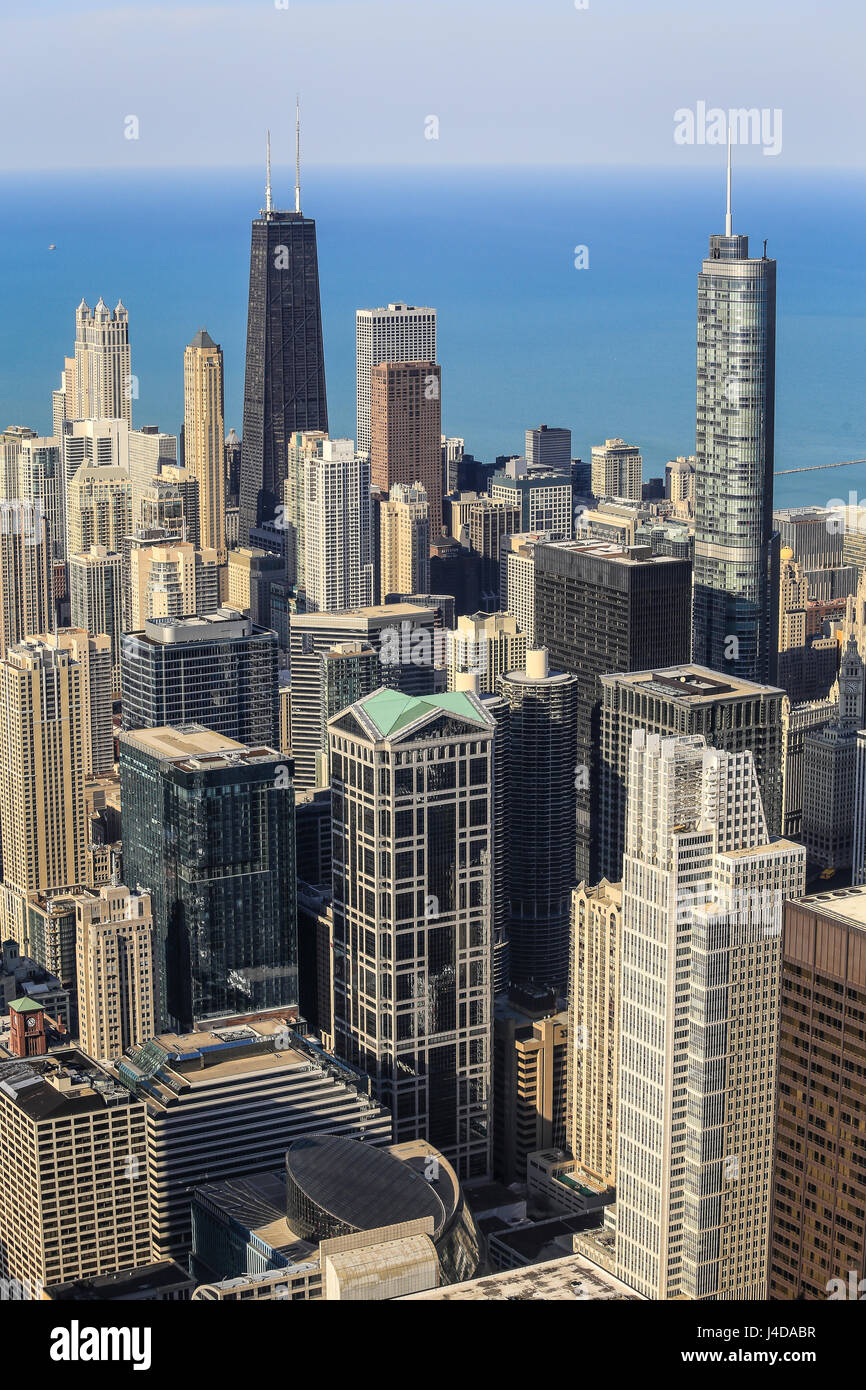 Skyline avec John Hancock Center devant le lac Michigan, vue de la tour Skydeck, Willis, anciennement la Sears Tower à Chicago, Illinois, USA, N Banque D'Images