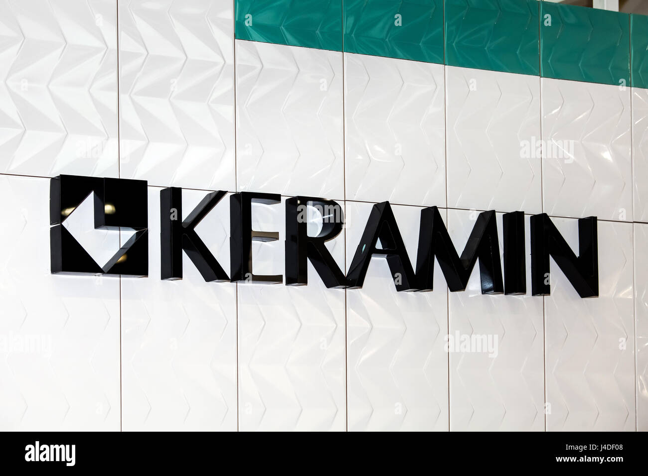 Keramin logo de l'entreprise sur le mur. Banque D'Images