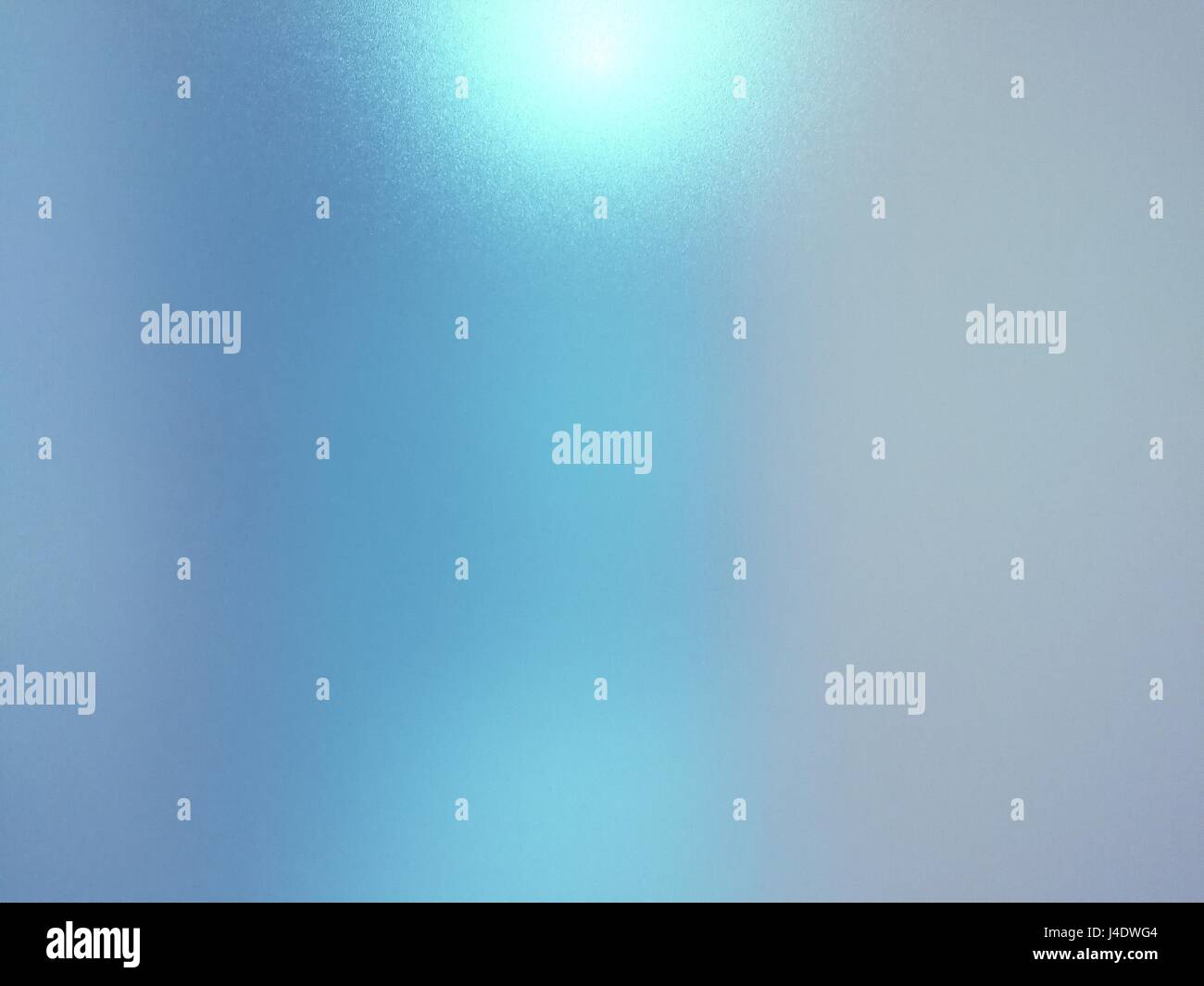 En verre dépoli texture background floue avec la réflexion de la lumière, couleurs gris et bleu. Banque D'Images