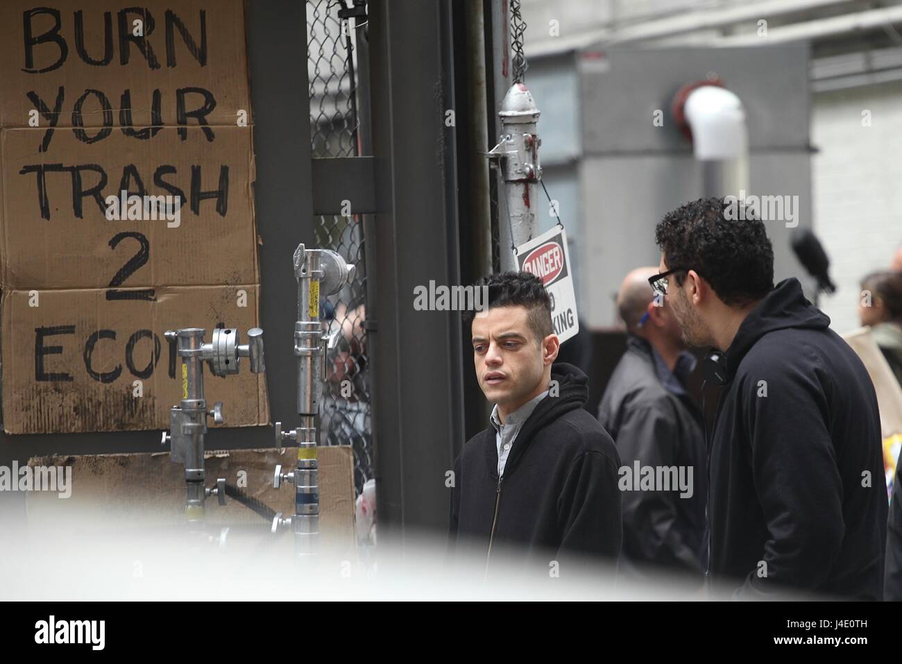 NEW YORK, NY - 11 MAI : Rami Malek sur l'ensemble de Monsieur Robot au 11 mai 2017 dans la ville de New York. Credit : DC/Media Punch Banque D'Images