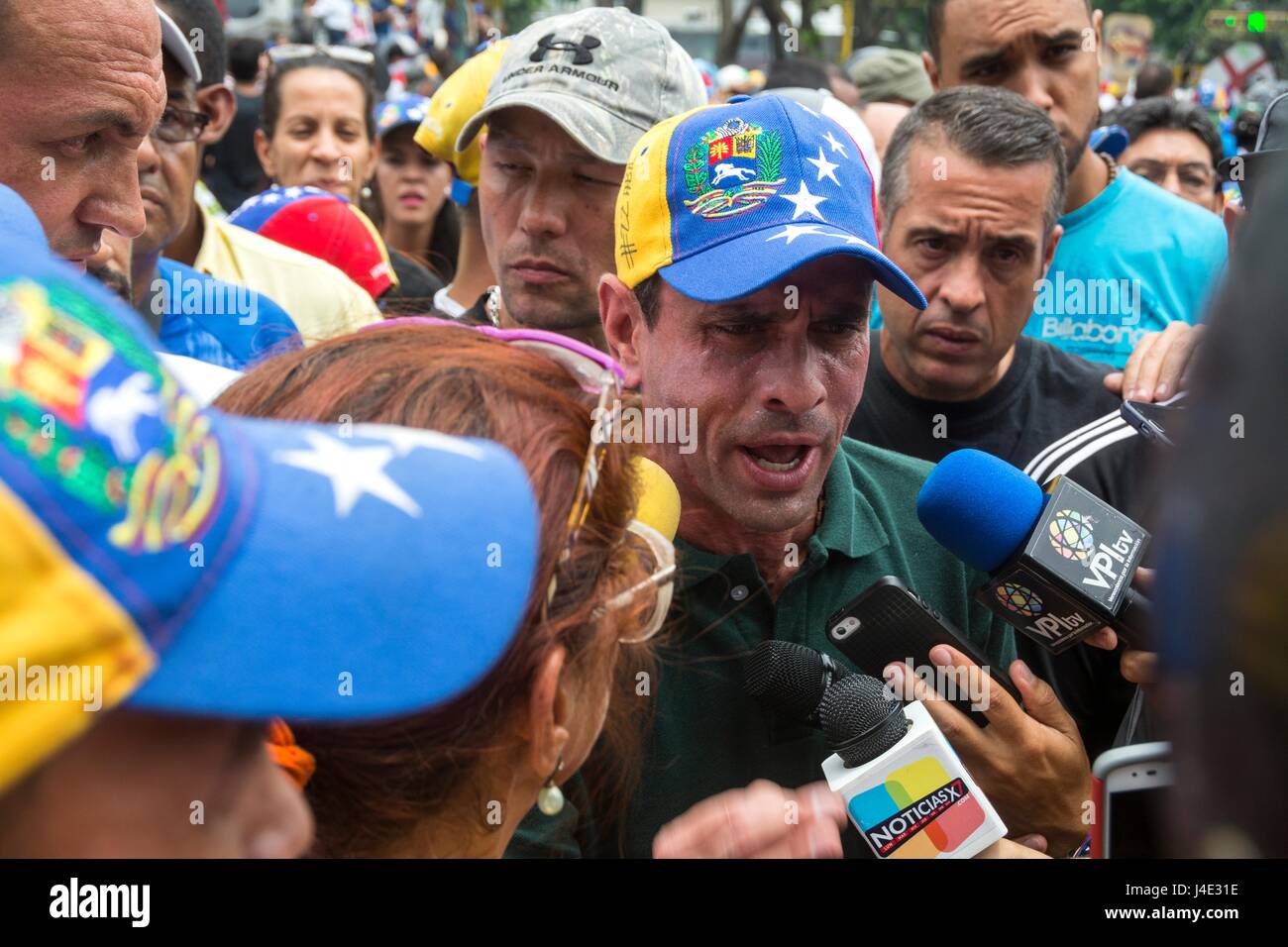 Gouverneur de l'État Miranda, Henrique Capriles Radonski, fait des déclarations à la presse sur le mars. La boue (Bureau des marches de l'unité), ainsi que des milliers de Vénézuéliens contre l'Assemblée constituante à Caracas. Mai, 8,2017 Banque D'Images