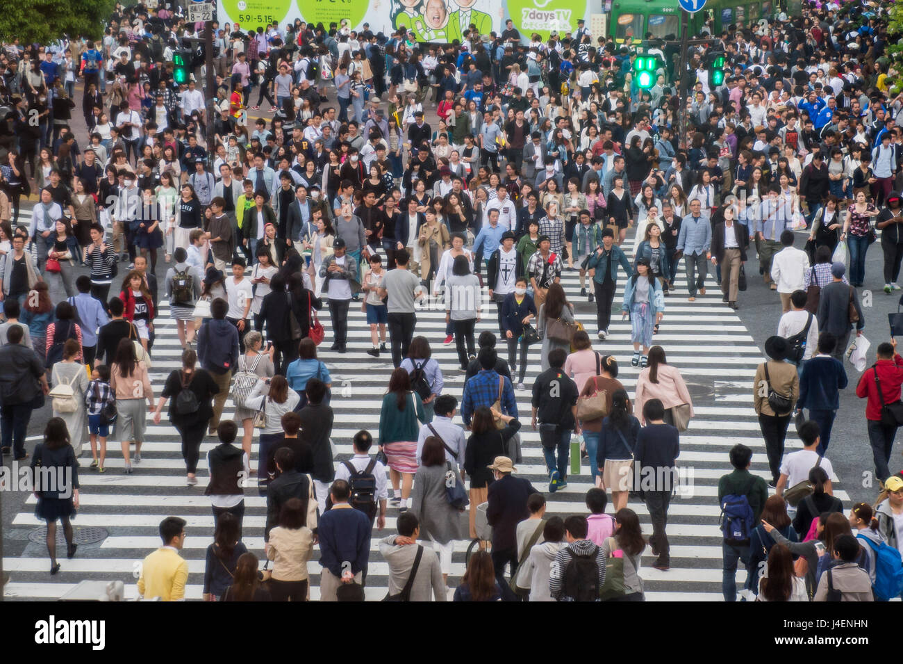 Croisement de Shibuya, le passage à niveau du chemin le plus fréquenté du monde, Tokyo, Japon, Asie Banque D'Images