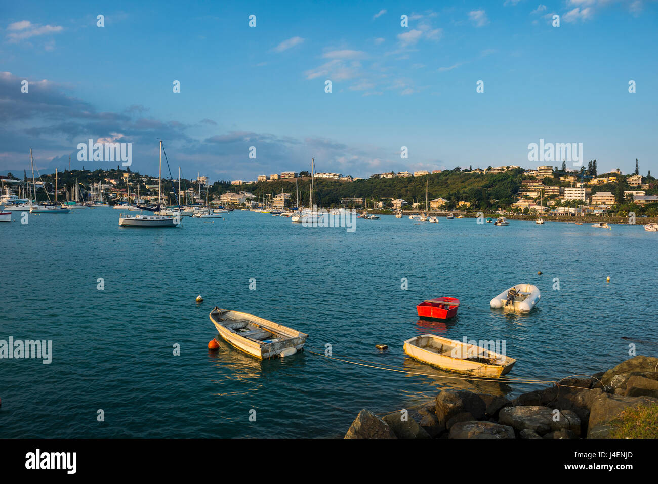 Peu de bateaux dans la baie de Magenta, Port Sud, Nouméa, Nouvelle-Calédonie, Pacifique Banque D'Images