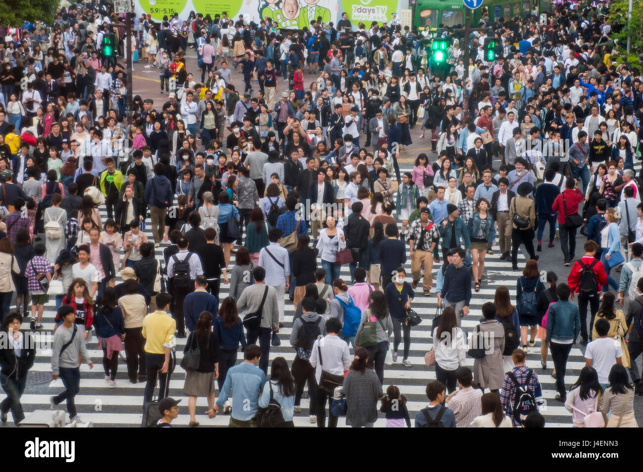 Croisement de Shibuya, le passage à niveau du chemin le plus fréquenté du monde, Tokyo, Japon, Asie Banque D'Images
