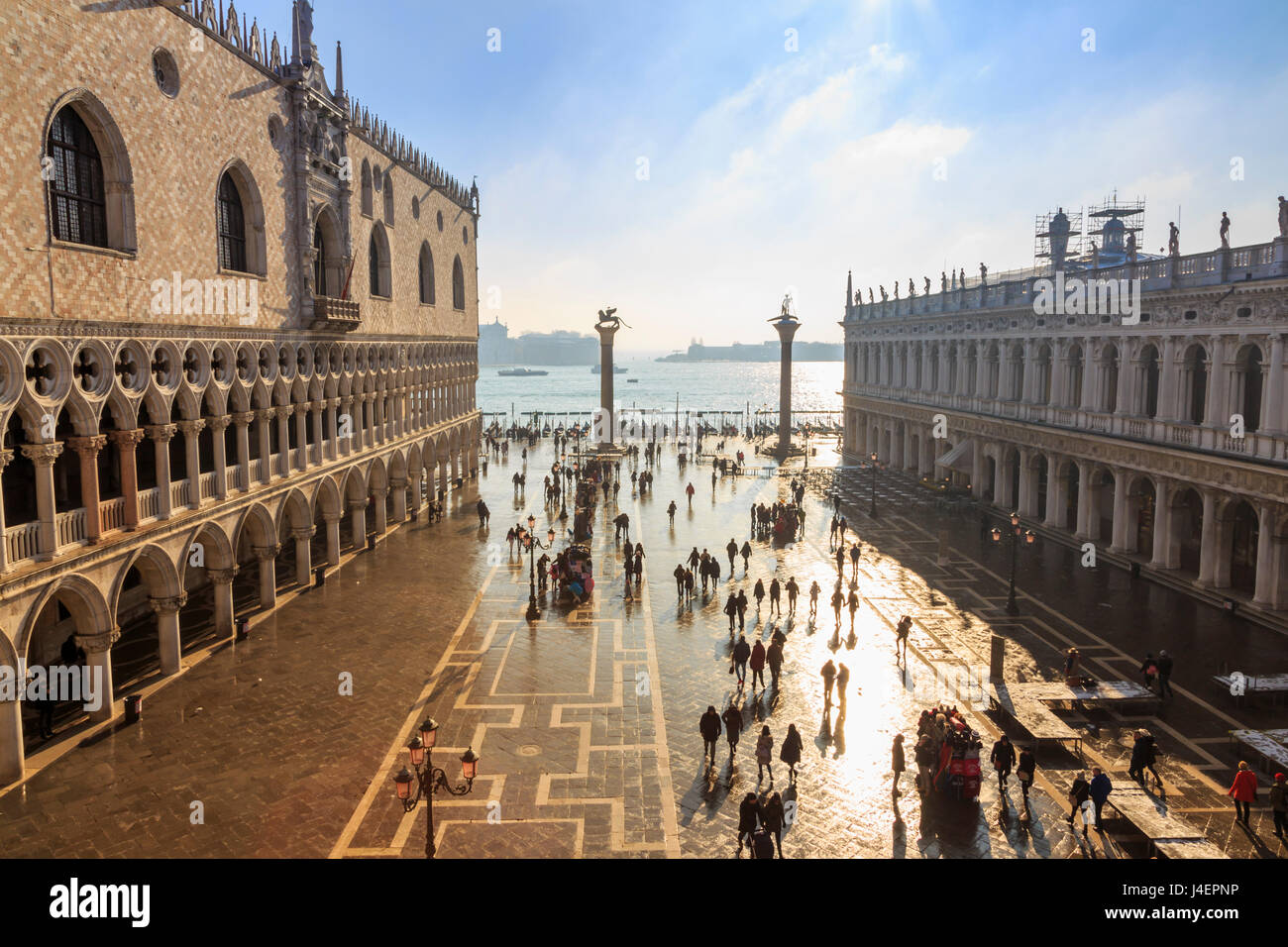 Palazzo Ducale (Palais des Doges) et Piazzetta San Marco, vue élevée en hiver, l'UNESCO, Venise, Vénétie, Italie Banque D'Images