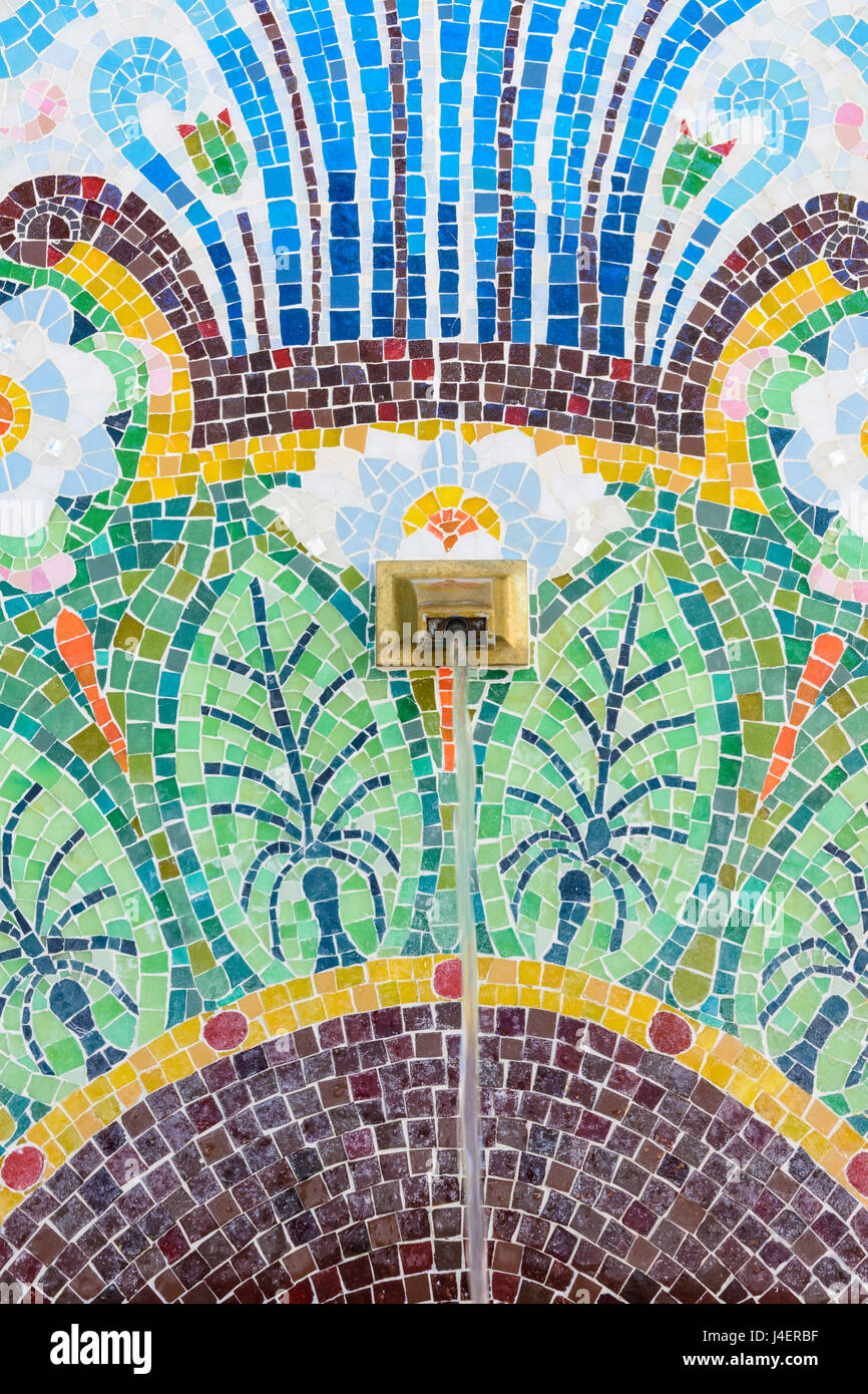 Mosaïque de près de l'hôtel de ville de la source originale de l'eau de source Evian, Évian-les-Bains, France Banque D'Images