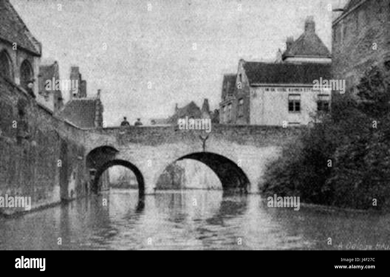 Le Sleutelbrug est un pont historique de Bruges, en Belgique, remarquable pour son architecture médiévale et son importance culturelle. C'est un point de repère clé dans la ville. Banque D'Images