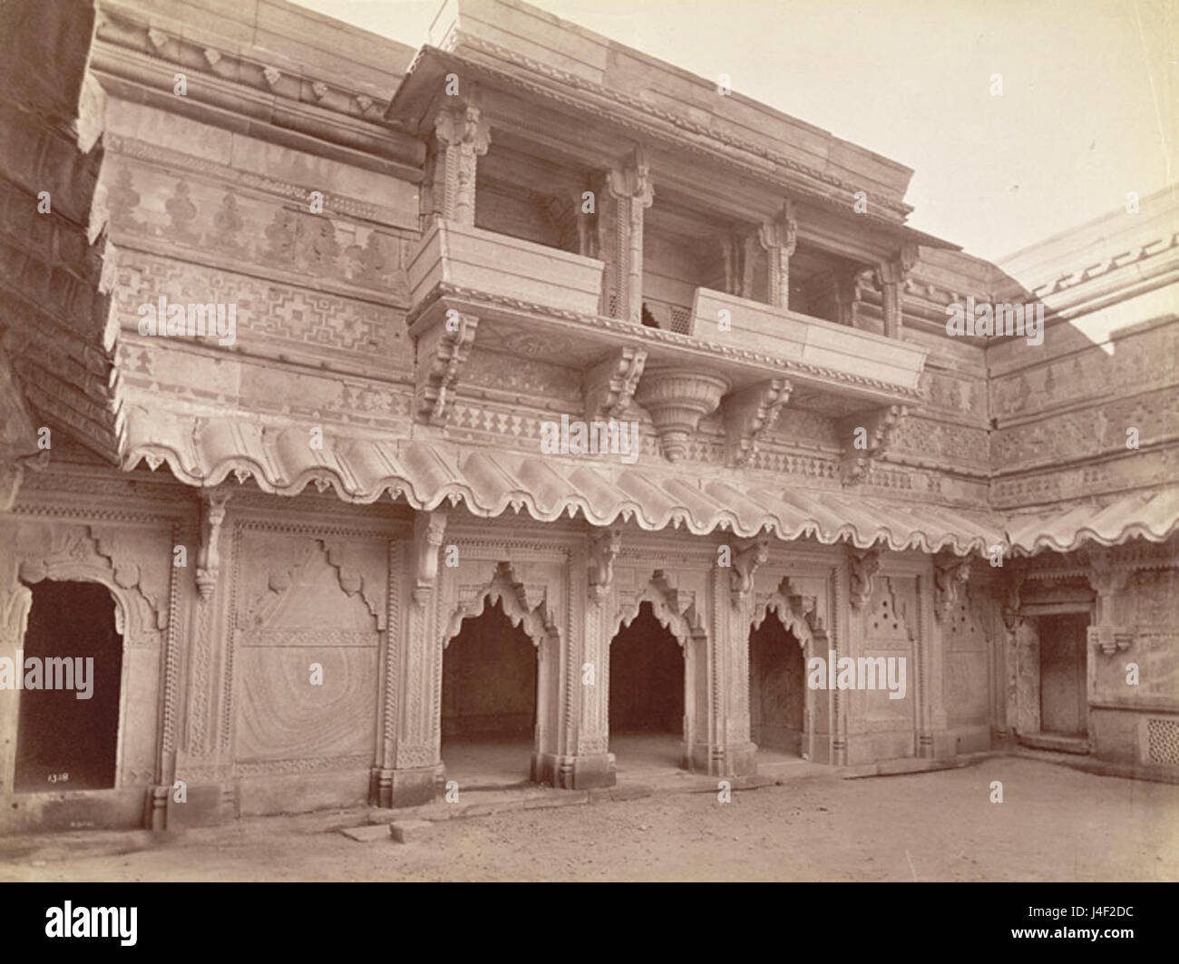 Face est de cour intérieure de l'homme fort de Gwalior Mandir. Banque D'Images