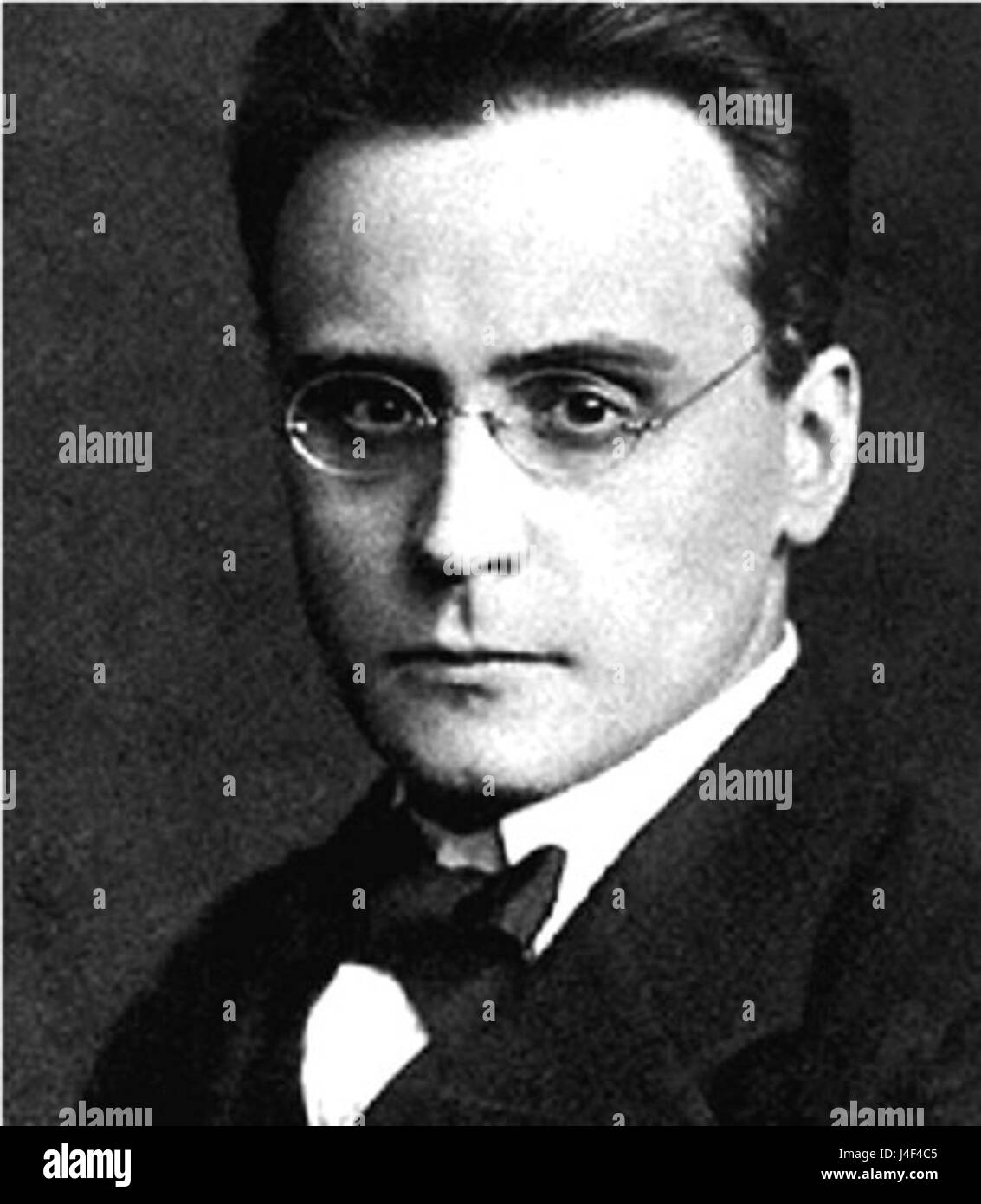 L'image capture Anton Webern, le compositeur autrichien, à Stettin (aujourd'hui Szczecin, Pologne) en octobre 1912. Connu pour sa contribution à la musique du XXe siècle, Webern est une figure clé de la deuxième école viennoise. Banque D'Images