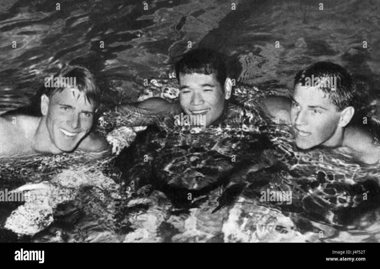 L'image capture la célèbre compétition de natation de 1960 avec Murray Rose, Tsuyoshi Yamanaka et John Konrads. Cet événement est un moment clé dans l’histoire de la natation olympique, avec ces athlètes marquant une ère de succès dans ce sport. Banque D'Images