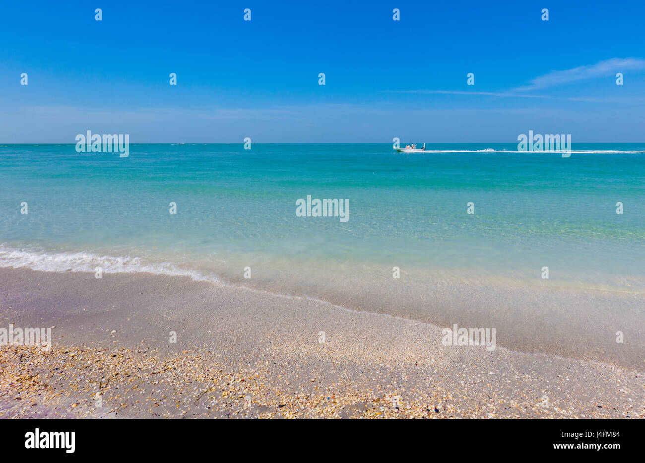 Plage avec claire calme eau aqua marine du golfe du Mexique à partir de Gasparilla Island en Floride Banque D'Images