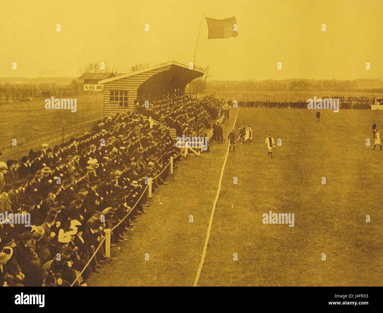 Le Stadion Haarlem, construit en 1907, était un site sportif clé aux pays-Bas, servant de site pour diverses manifestations sportives. Son importance historique en tant que monument sportif reflète la culture sportive néerlandaise du début du XXe siècle. Banque D'Images