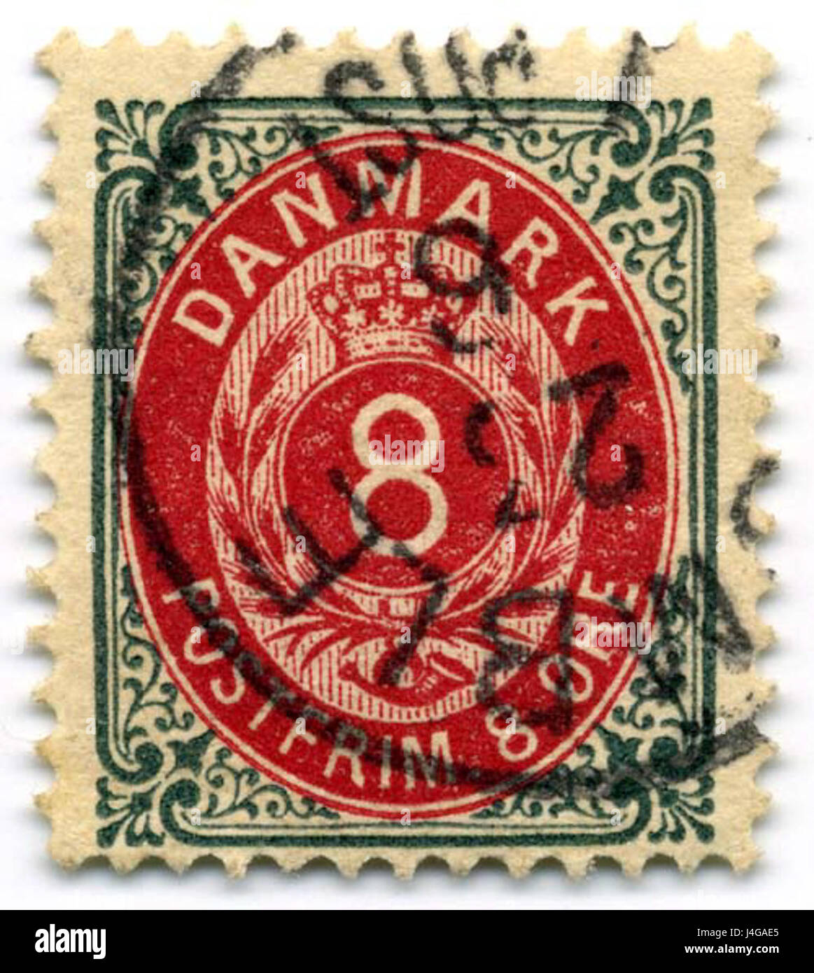 Il s'agit d'un timbre-poste de 1895 du Danemark, représentant probablement un motif reflétant l'histoire postale et les styles artistiques de la fin du 19ème siècle. Les timbres de cette période étaient souvent utilisés pour les services postaux réguliers et représentaient des symboles nationaux. Banque D'Images