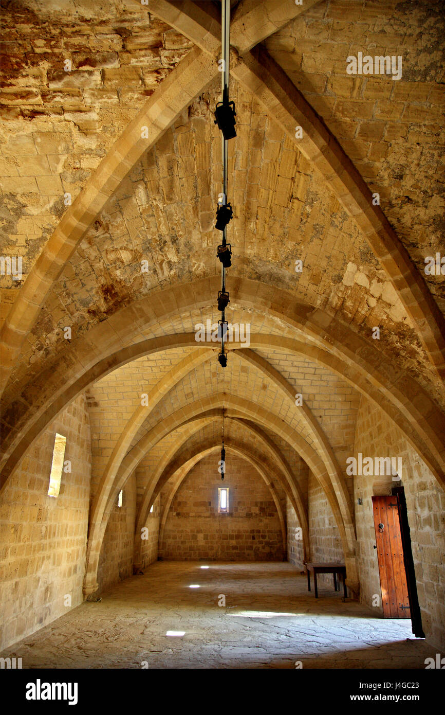 L'impressionnante salle gothique dans le Manoir Royal de Lusignan, dans le site archéologique de Palaipaphos, Kouklia village, Chypre. Banque D'Images