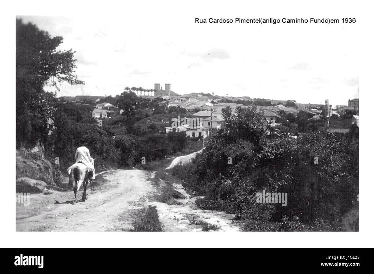 Rua Cardoso Pimentel fait référence à une rue de Porto Feliz, SÃ£o Paulo, Brésil, en 1936. Ce cliché du passé offre un aperçu du paysage urbain historique du cityÂ€™ au début du XXe siècle. Banque D'Images