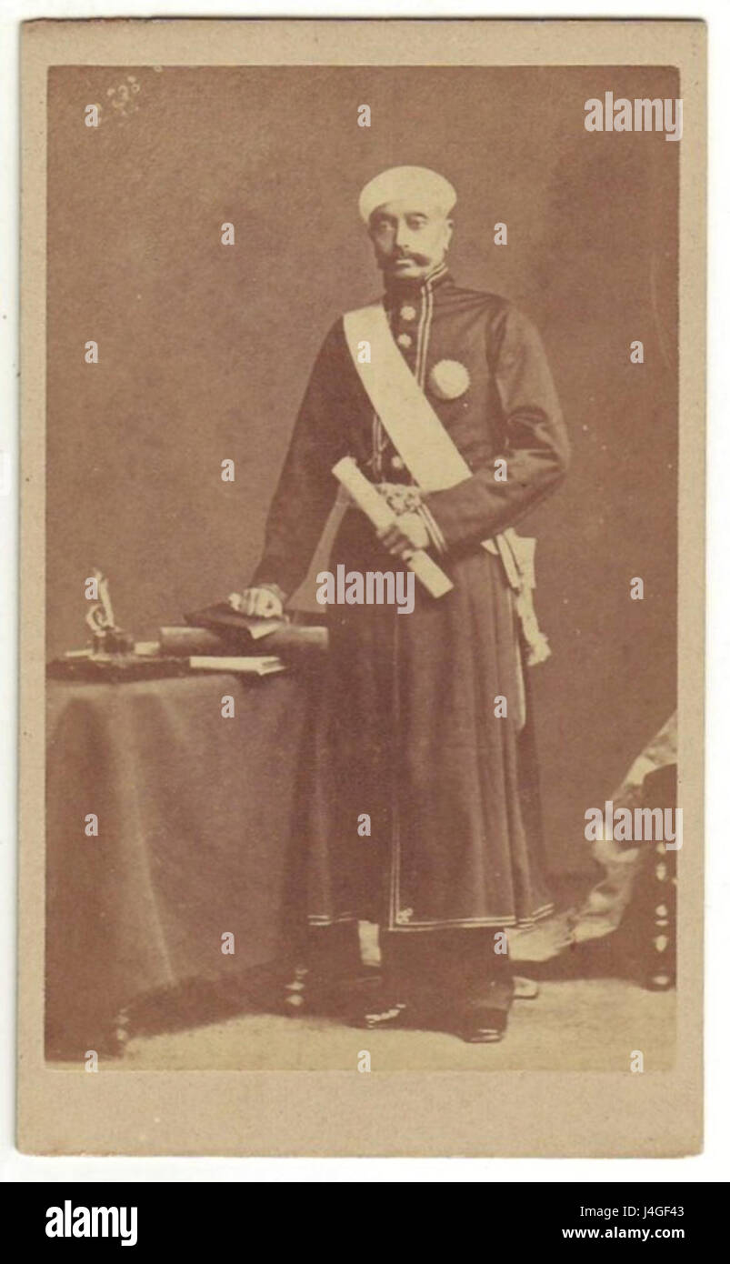 Salarjung, figure historique notable en Inde, est associé au musée Salarjung à Hyderabad. Le musée abrite de nombreuses collections d'objets indiens et internationaux, mettant en valeur l'art, la culture et l'histoire. Banque D'Images