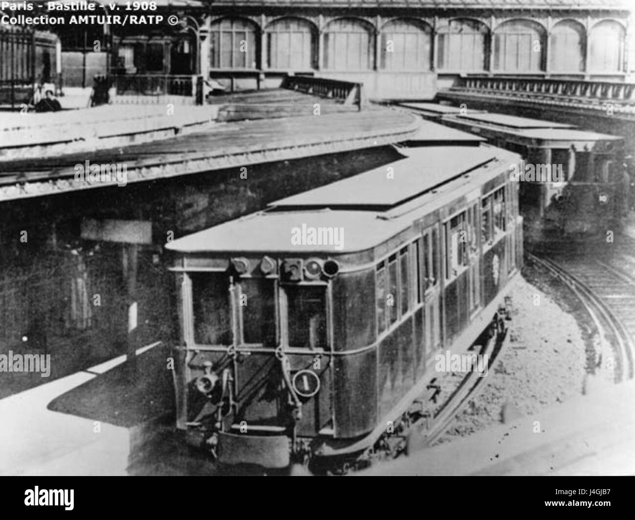 La Sprague Bastille 1908 fait référence à une photographie ou un document historique lié à la Bastille, capturant son importance en 1908. La Bastille était historiquement une prison en France, et sa prise en 1789 a joué un rôle clé dans la Révolution française. Banque D'Images