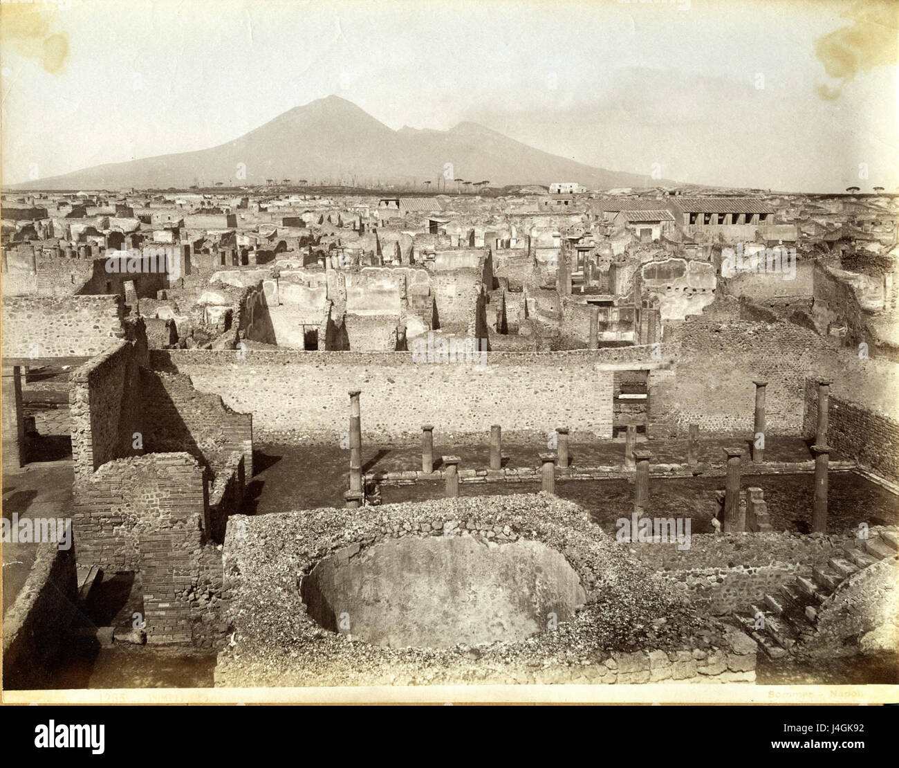 Giorgio Sommer, un photographe italien, a capturé les ruines antiques de Pompéi dans son travail, fournissant une documentation historique de l'architecture et de la vie antique de siteâ€™s. Banque D'Images