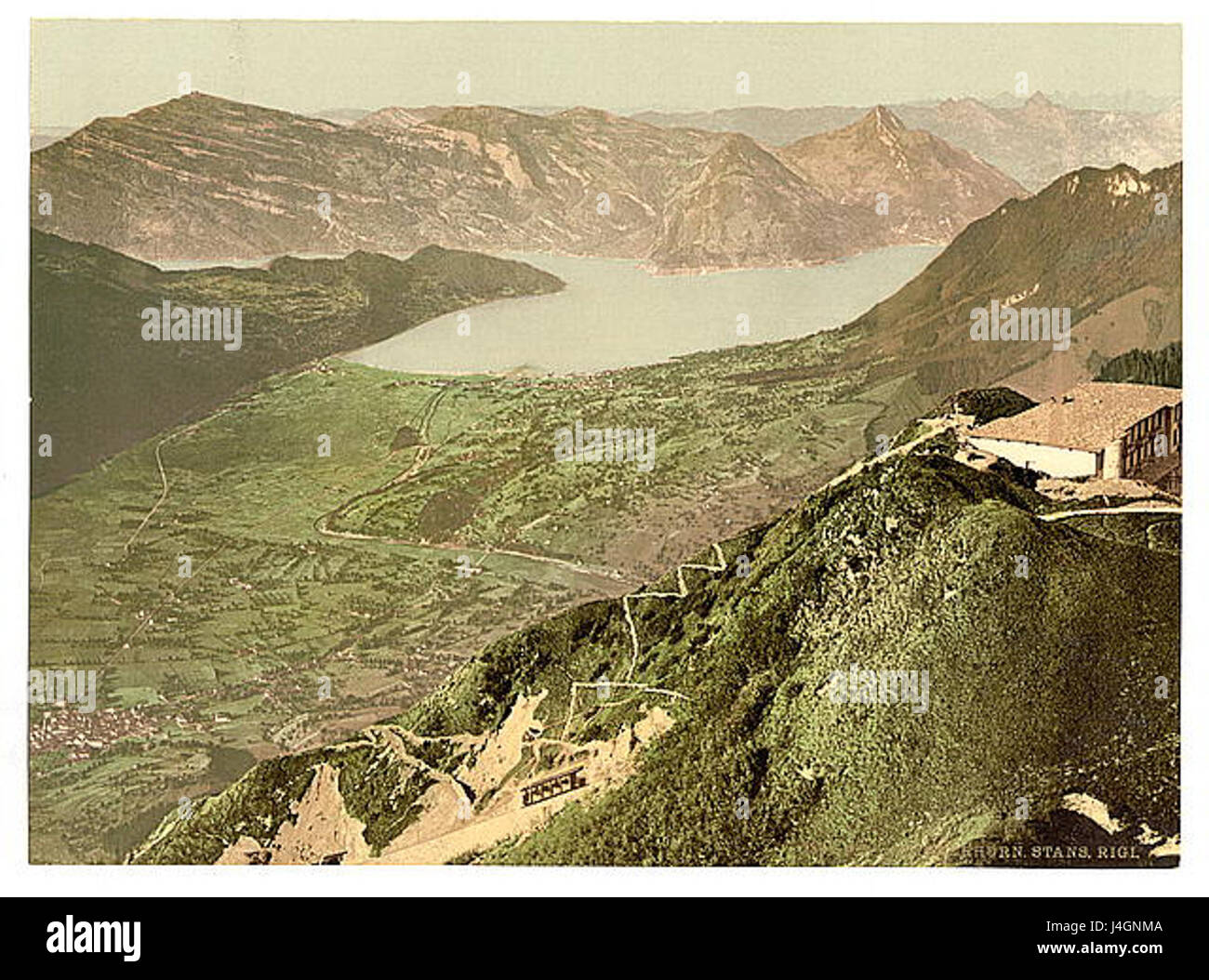 Le Stans Stanserhorn et le Vierwaldstaettersee sont des monuments naturels importants en Suisse, connus pour leurs vues imprenables et leur importance pour la géographie locale et l'industrie touristique. Banque D'Images