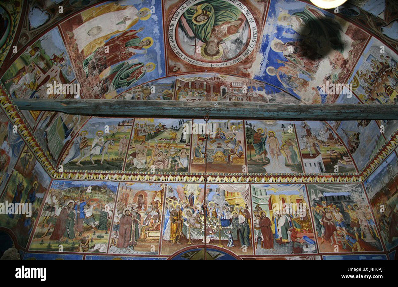 La fresque Panorama de Saint Démétrius Kalapot est une œuvre d'art religieuse significative représentant la vie de Saint Démétrius, située à Kalapot, mettant en valeur l'art byzantin et des thèmes religieux. Banque D'Images