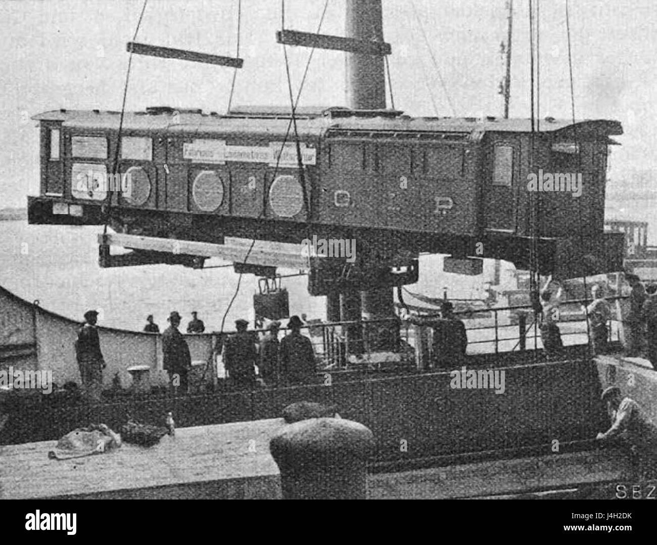 Image ou document lié à un processus de chargement de navire, impliquant éventuellement un navire GIPR EA21, mettant en évidence la logistique et les opérations du transport maritime. Banque D'Images