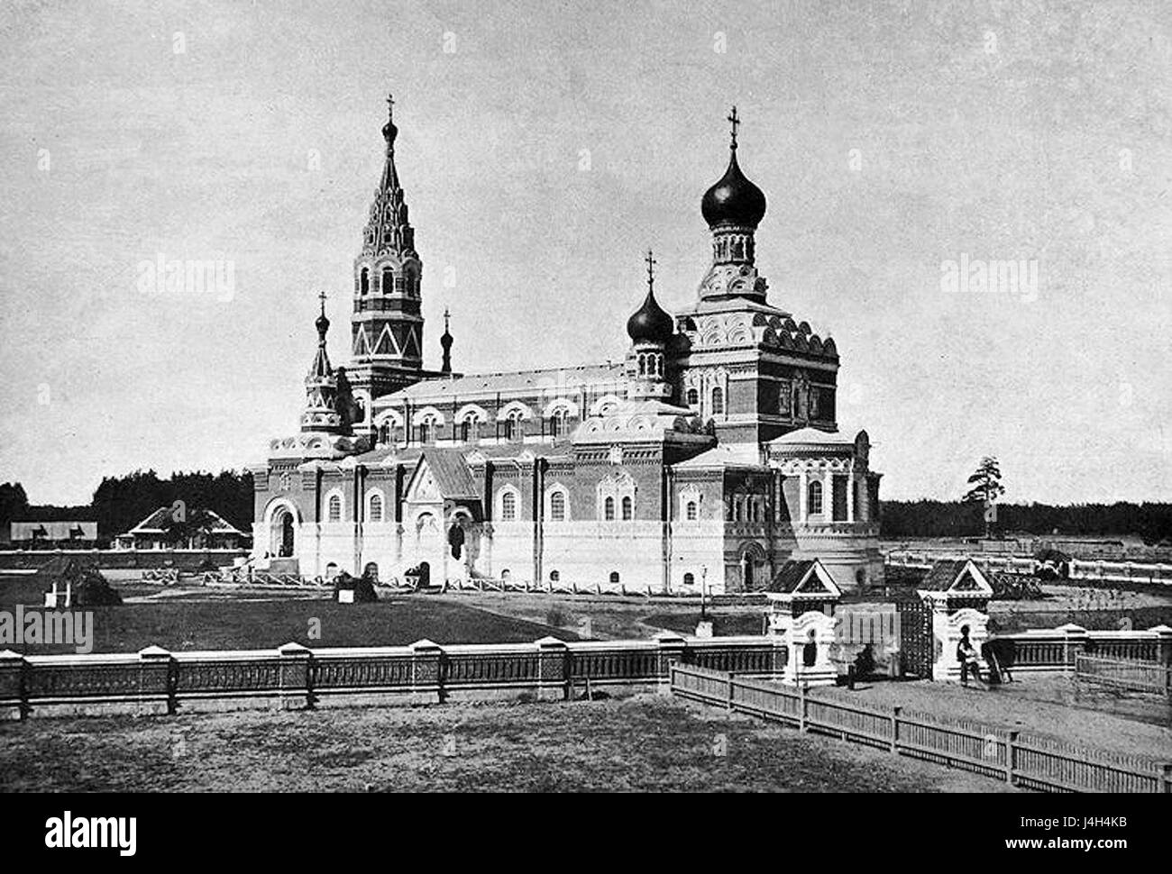 La cathédrale Saint-Georges de Gus Khrustalny est un monument architectural situé en Russie. La cathédrale est connue pour son importance religieuse et sa valeur historique dans la région. Banque D'Images La cathédrale Saint-Georges de Gus Khrustalny est un monument architectural situé en Russie. La cathédrale est connue pour son importance religieuse et sa valeur historique dans la région. Banque D'Images