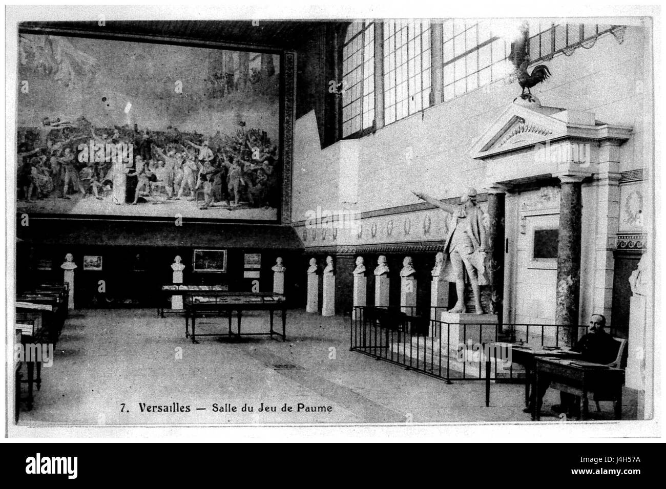 Une représentation du Saint Marceaux Bailly, illustrant un moment d'un jeu historique de paume, une forme primitive de tennis, avec son importance culturelle et sociale dans l'histoire française. Banque D'Images