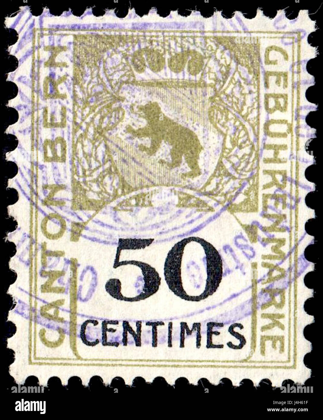 Un aperçu historique de la région de Berne en Suisse entre 1903 et 1930, avec les timbres fiscaux de 50c et 27c de cette période, jetant la lumière sur l'histoire postale suisse. Banque D'Images
