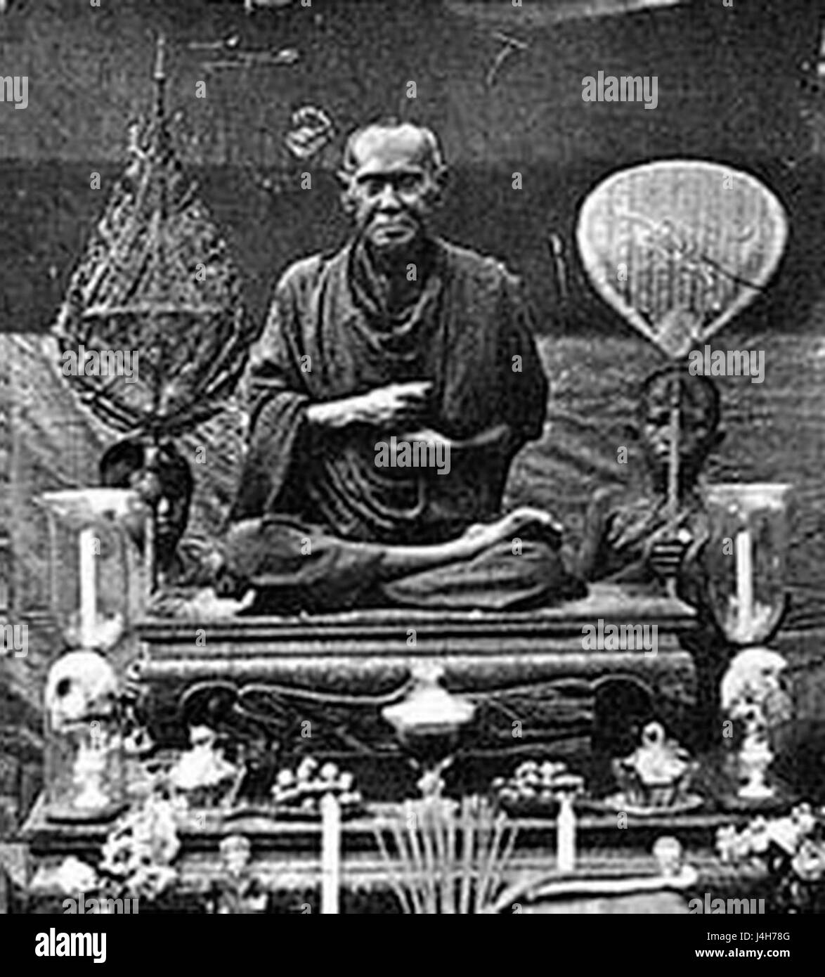 Somdej Phra Buddhacarya (Toh Brahmaramsi) était un moine bouddhiste thaïlandais vénéré, connu pour sa sagesse, son enseignement et ses contributions au bouddhisme en Thaïlande. Son héritage reste influent sur les pratiques religieuses thaïlandaises. Banque D'Images