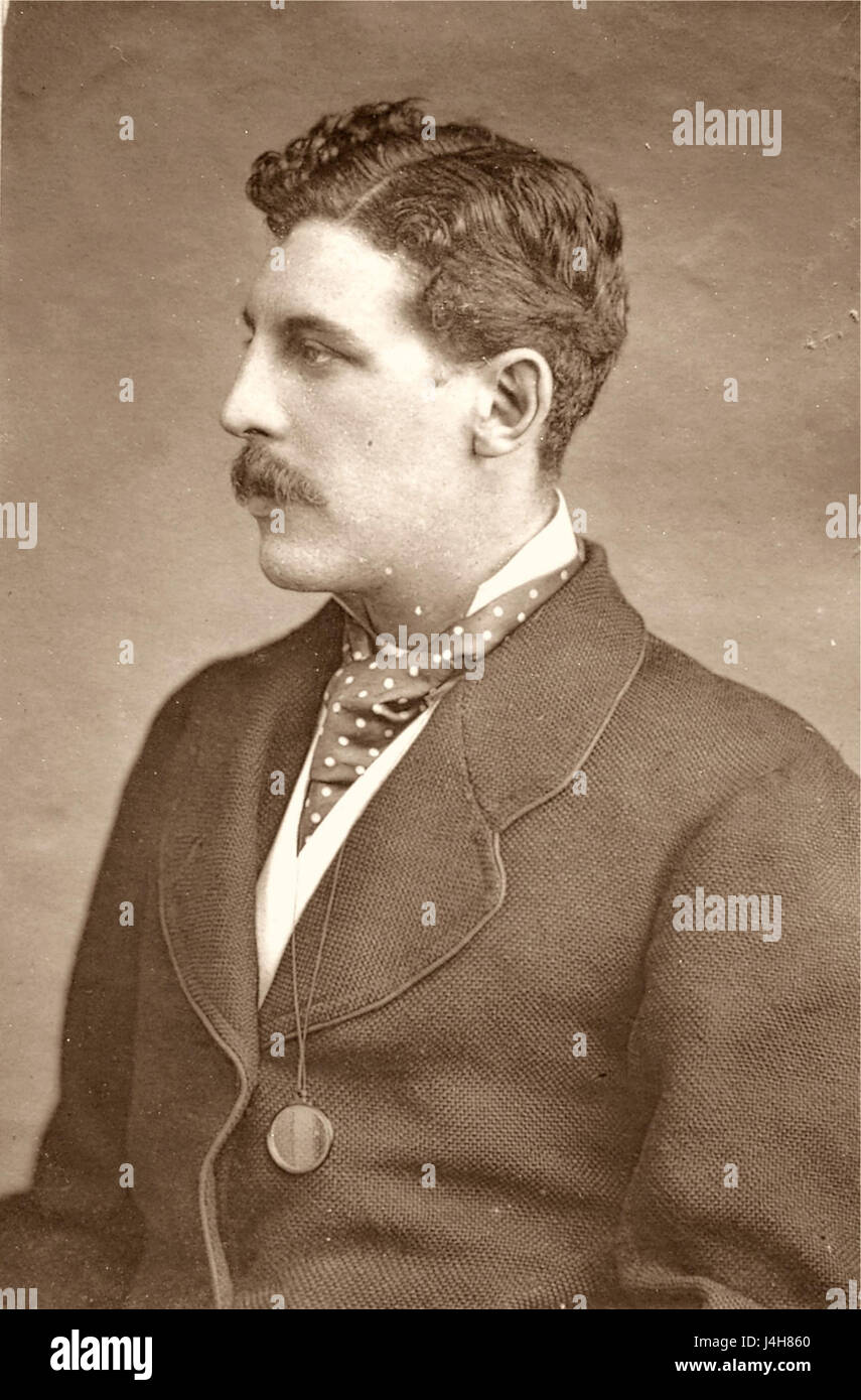 Sir Squire Bancroft était un acteur britannique, metteur en scène et metteur en scène, actif au XIXe siècle et au début du XXe siècle. Il est connu pour son travail dans le West End de Londres et pour son implication dans la vulgarisation des pièces de Gilbert et Sullivan. Bancroft contribue également au développement du théâtre anglais. Banque D'Images