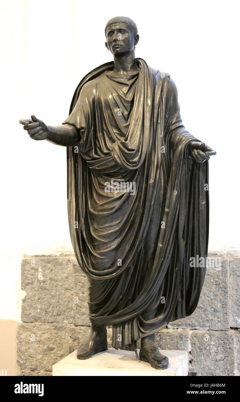 Statue de bronze de M. Calatorius Quartio en toge. Le bronze. Âge de Claudius CE. Musée Archéologique National. Naples. L'Italie. Banque D'Images