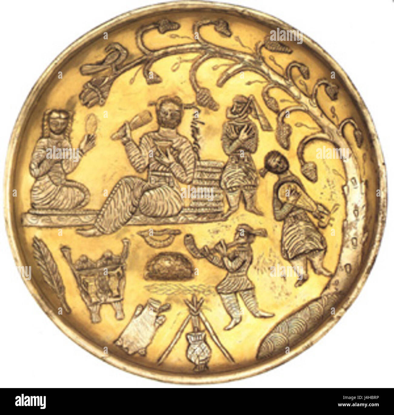 Cette plaque à musique sassanide du VIIe siècle présente des instruments de musique et des symboles de l'Empire sassanide, reflétant le riche patrimoine culturel de l'ancienne Perse. Il donne un aperçu des traditions musicales de l'époque. Banque D'Images