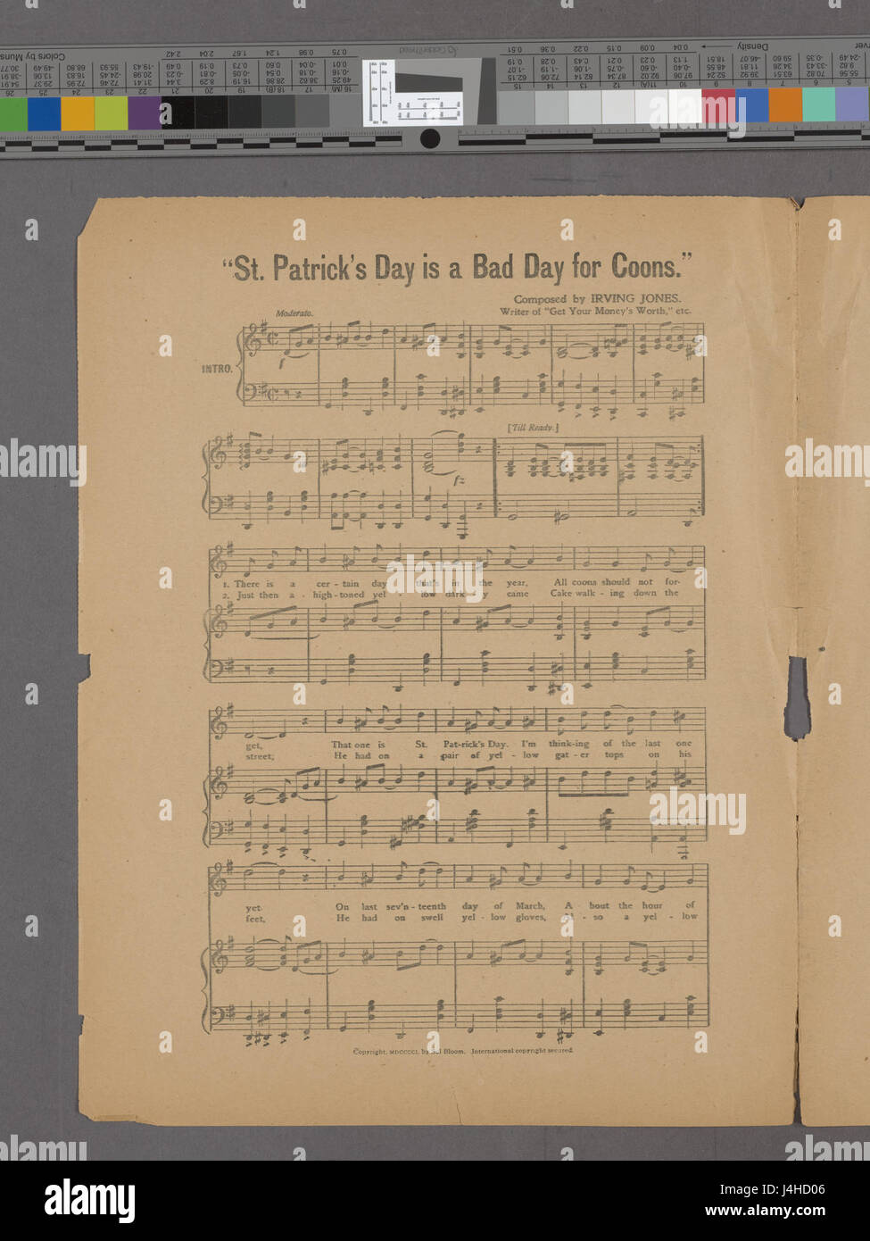 La pièce intitulée « Patrick's Day is a Bad day for coons » de la collection Hadès de la New York public Library reflète les questions culturelles et raciales des années 1930, dépeignant les tensions raciales et les points de vue sociétaux à travers des œuvres d'art. Banque D'Images