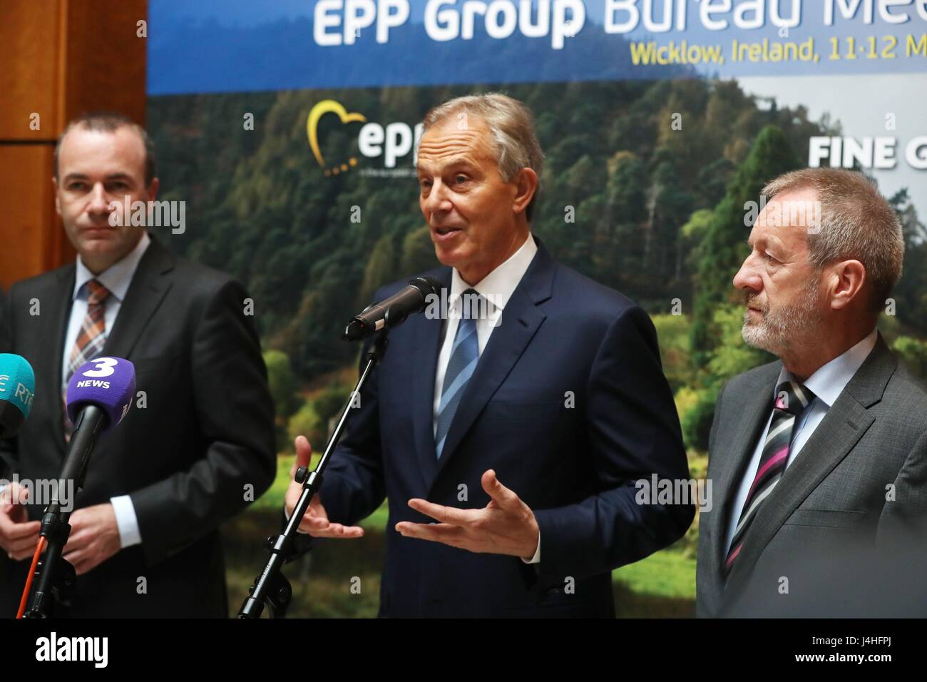 (De gauche à droite), Président du Groupe PPE Manfred Weber, Tony Blair et le Fine Gael's Sean Kelly à un Brexit réunion à Wicklow, Irlande. Banque D'Images