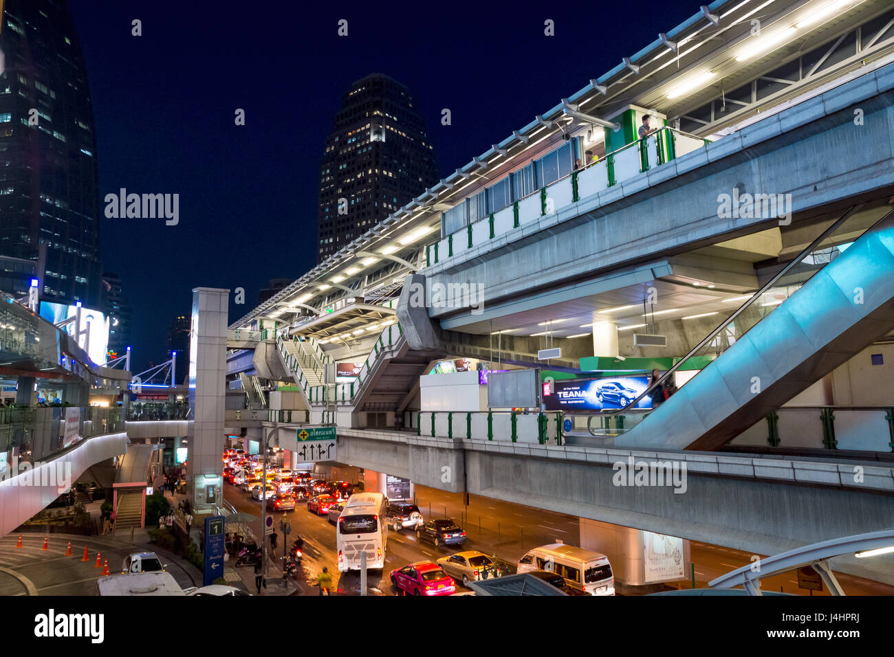 Asok BTS Skytrain Station, Bangkok, Thaïlande Banque D'Images