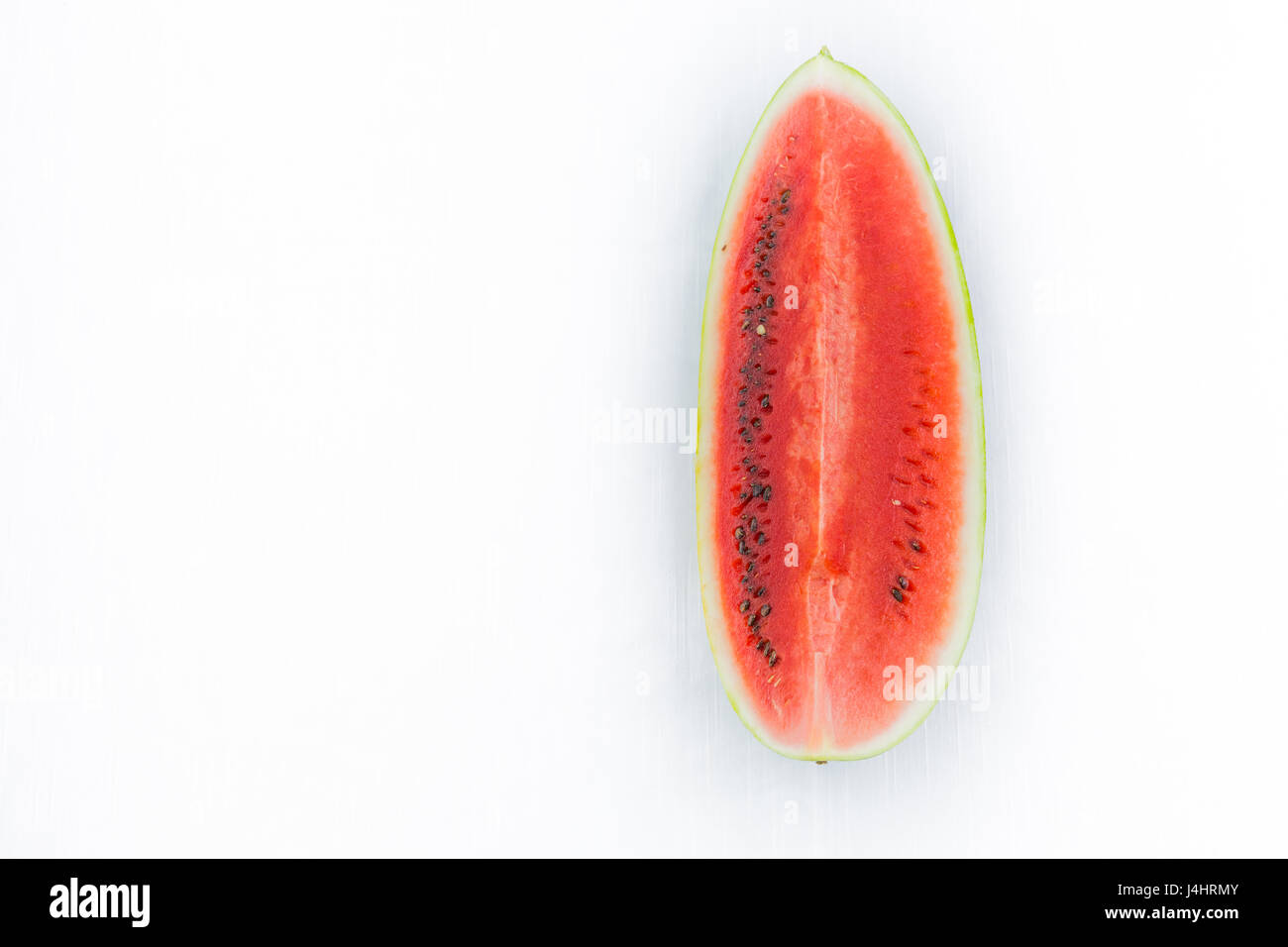 Watermelon coupées en deux ou en segments.demi-lune. Fruit d'été méditerranéen ou sicilienne. Sur fond blanc Coupe. ressource graphique. Banque D'Images