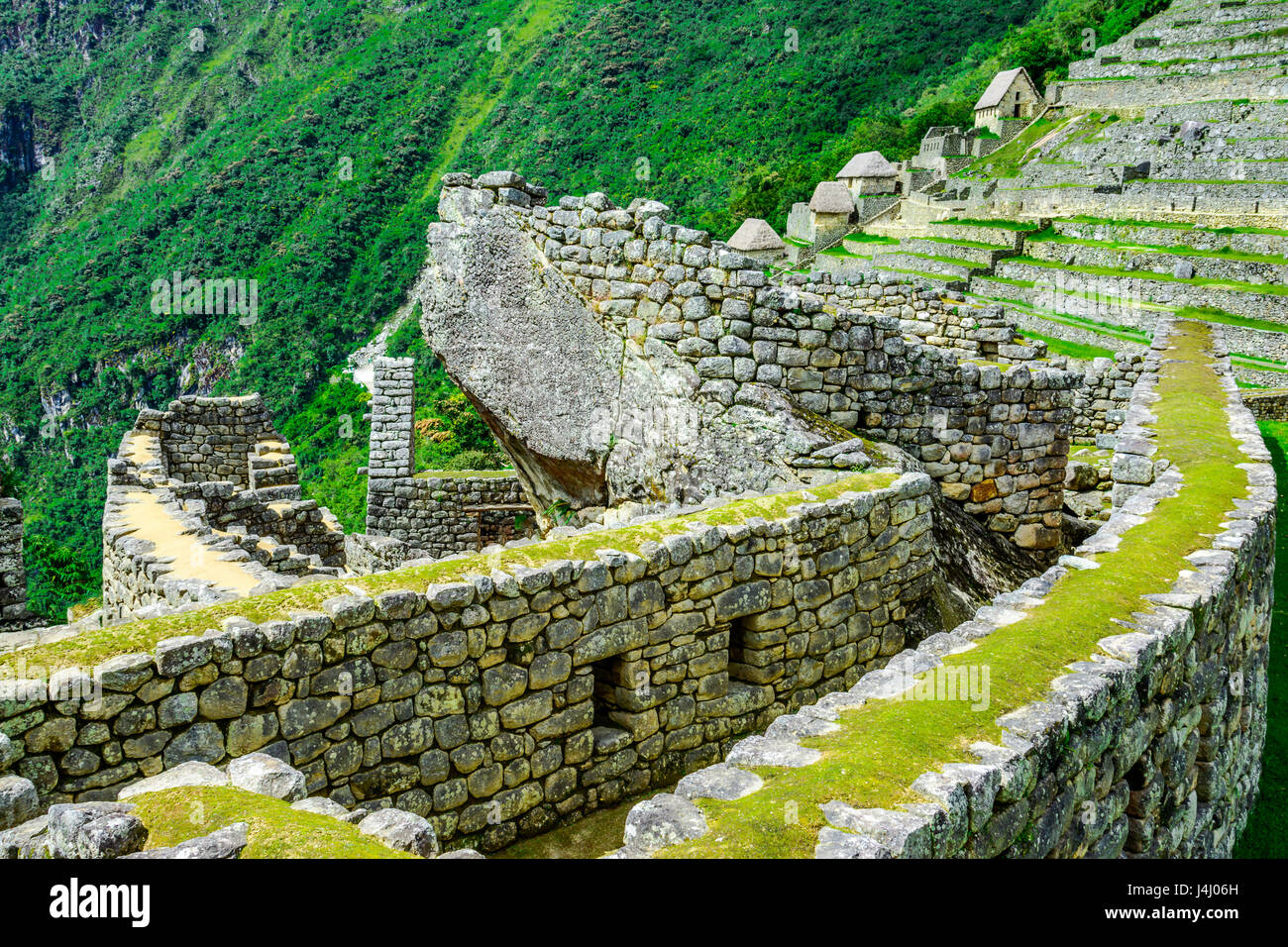 Machu Picchu le temple du Condor, ruines Incas dans les Andes péruviennes à Cuzco au Pérou Banque D'Images