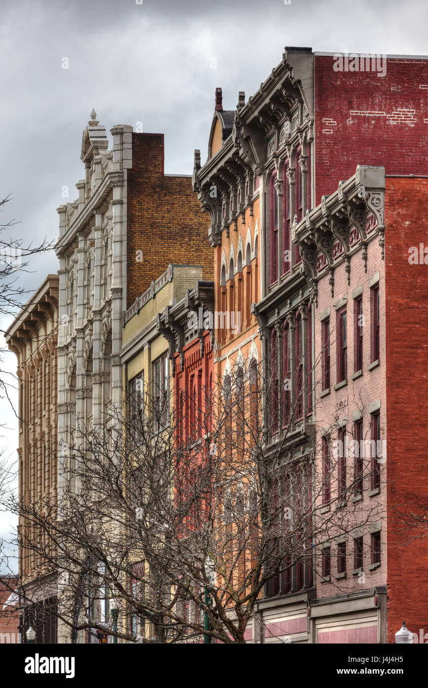 Bâtiments victoriens sur River Street, dans la vieille partie de Troy, Rensselaer comté, État de New York. Banque D'Images