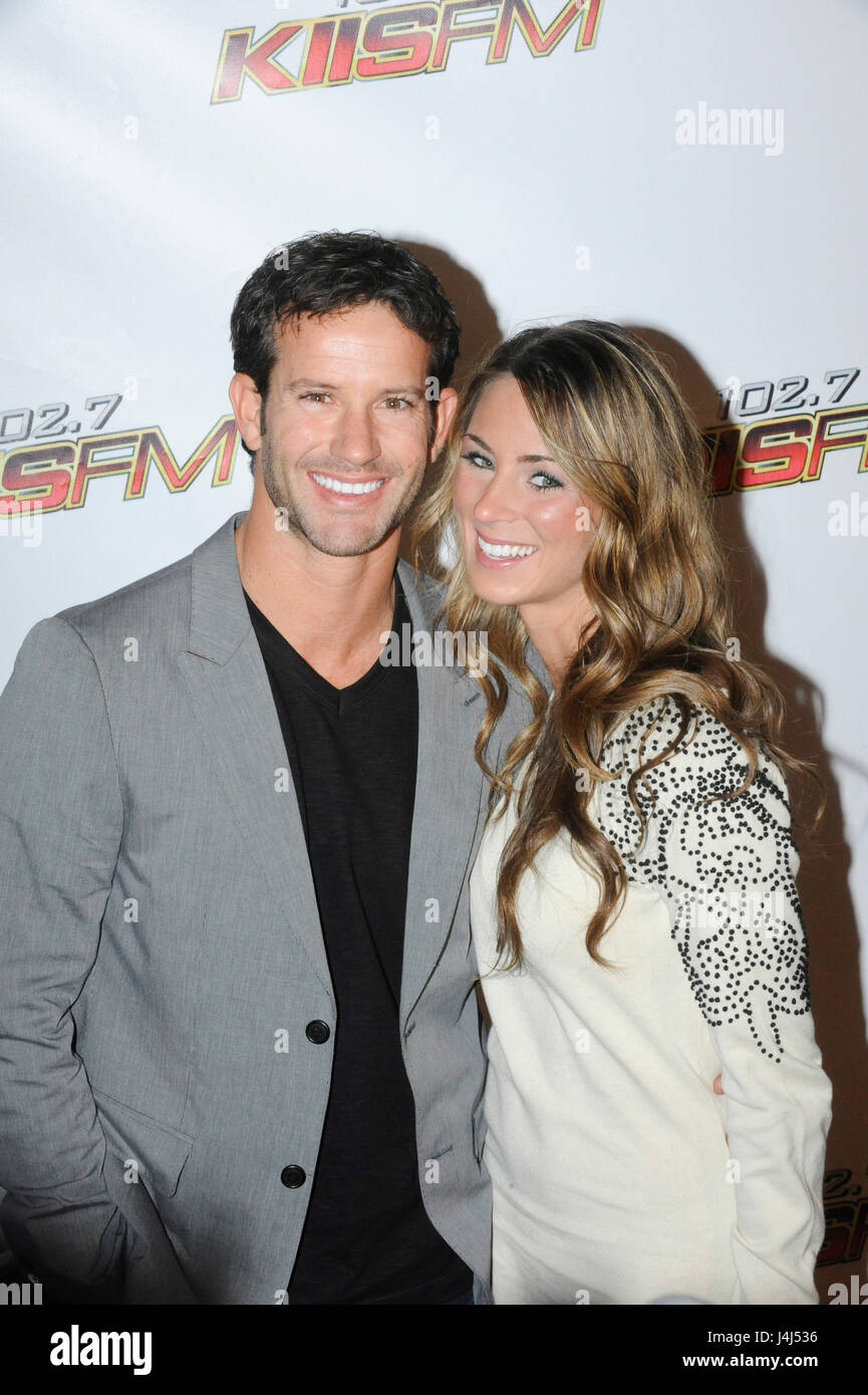 (L) Tenley Molzahn et Kiptyn Locke arrivent à 102.7 KIIS FM's Jingle Ball 2010 Nokia Theater à Los Angeles. Vivre le 5 décembre 2010 à Los Angeles, Californie. Banque D'Images