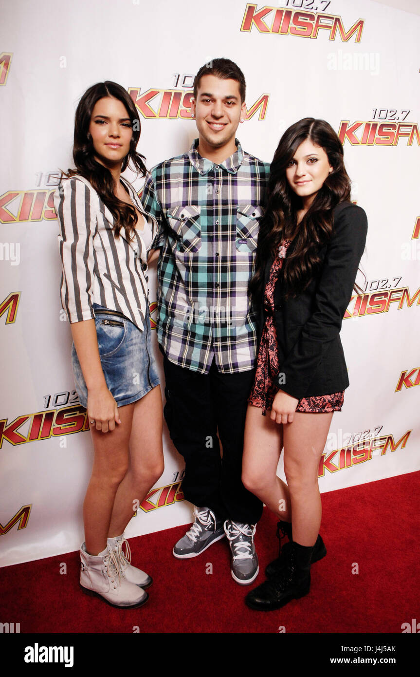 (L-R) Kendall Jenner, Robert Kardashian et Kylie Jenner KIIS FM's Wango assister Tango 2010 tapis rouge au Staples Center le 15 mai 2010 à Los Angeles, Californie. Banque D'Images