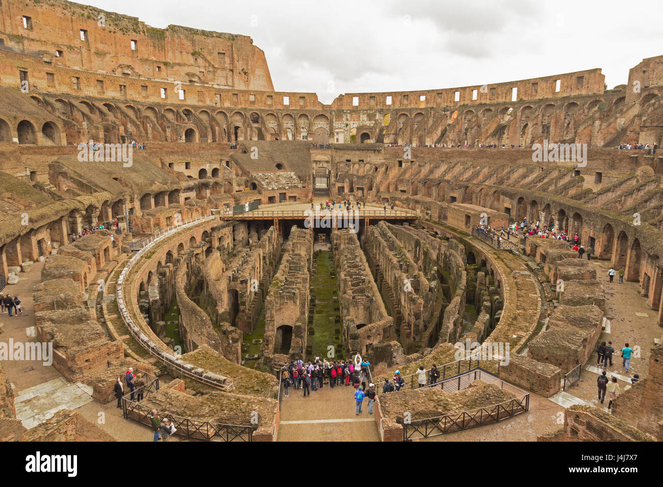 Rome, Italie. Intérieur du Colisée. Le centre historique de Rome est un UNESCO World Heritage Site. Banque D'Images