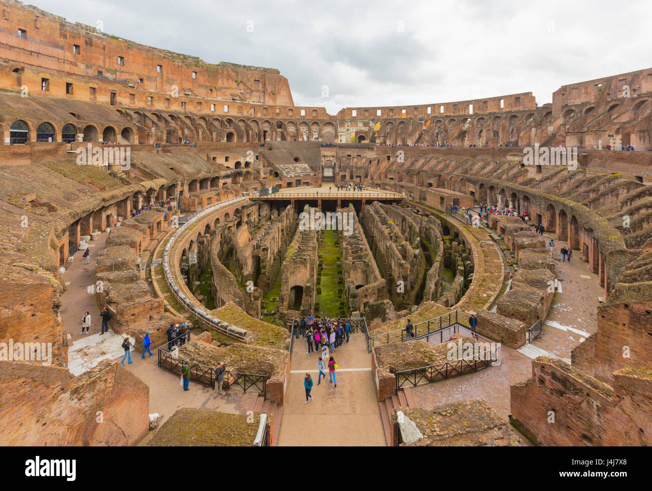 Rome, Italie. Intérieur du Colisée. Le centre historique de Rome est un UNESCO World Heritage Site. Banque D'Images