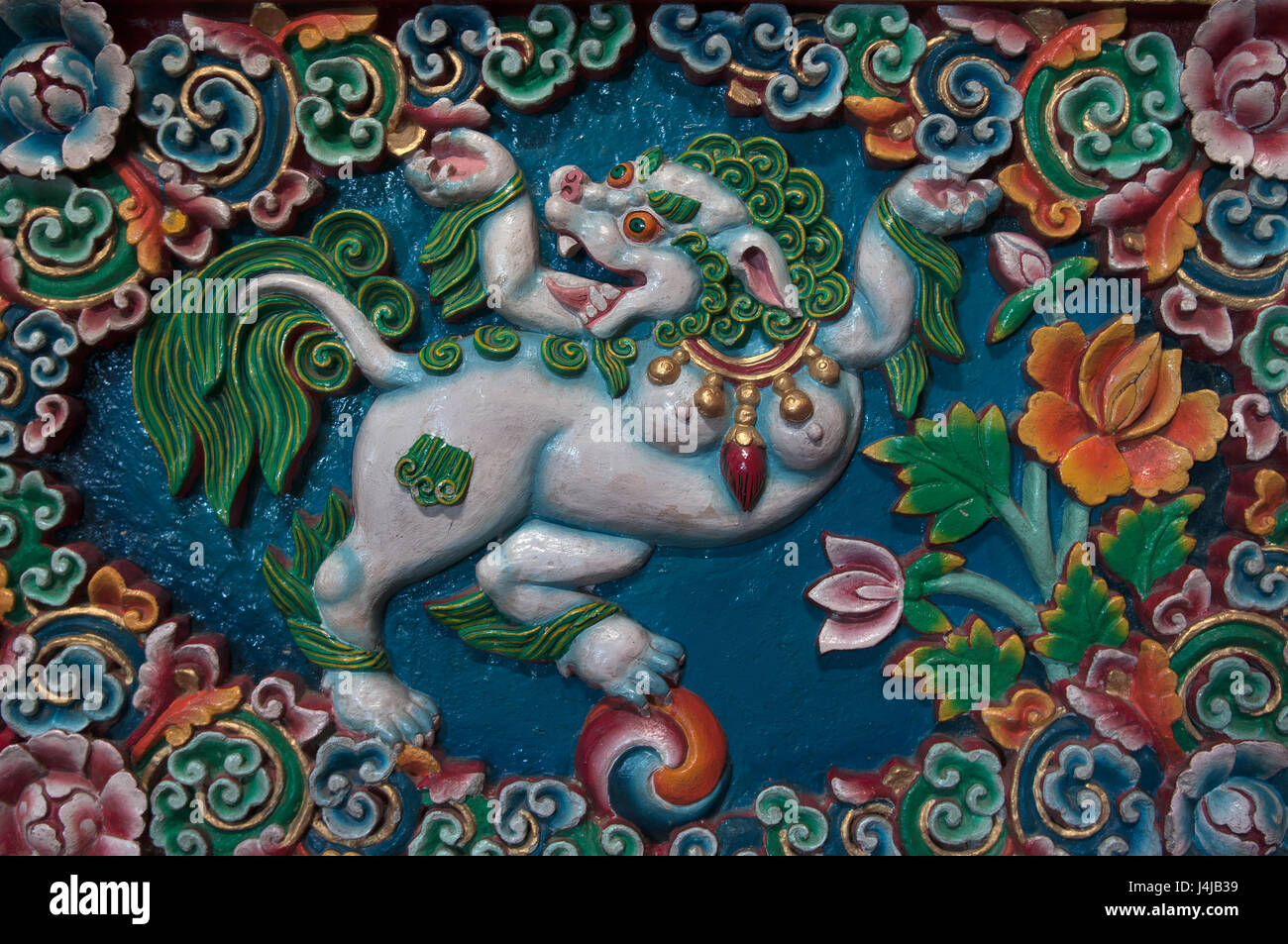 Basrelief de couleurs vives avec une image de la figure mythique d'un — free download