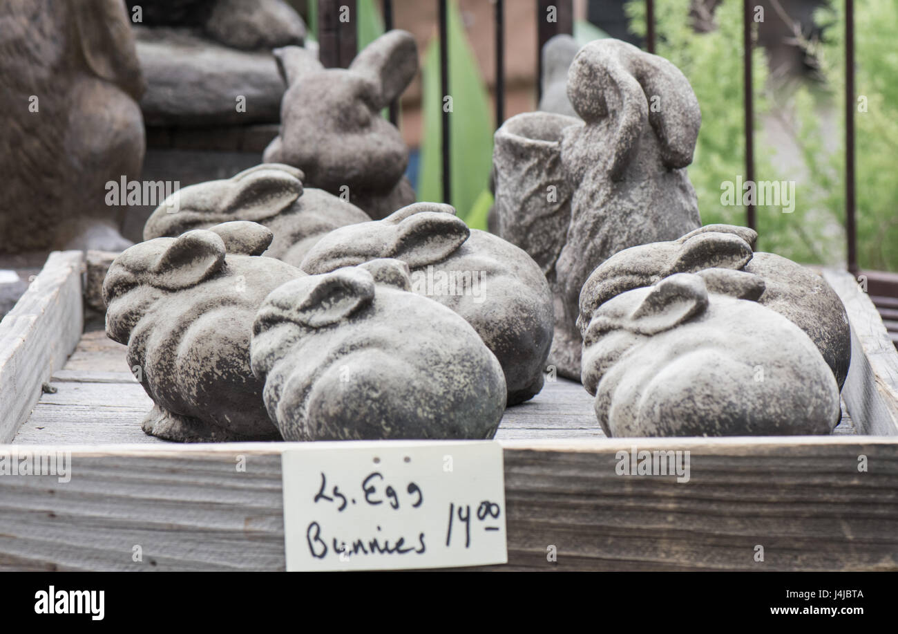 Bouquet de lapins en vente sur un marché aux puces Banque D'Images