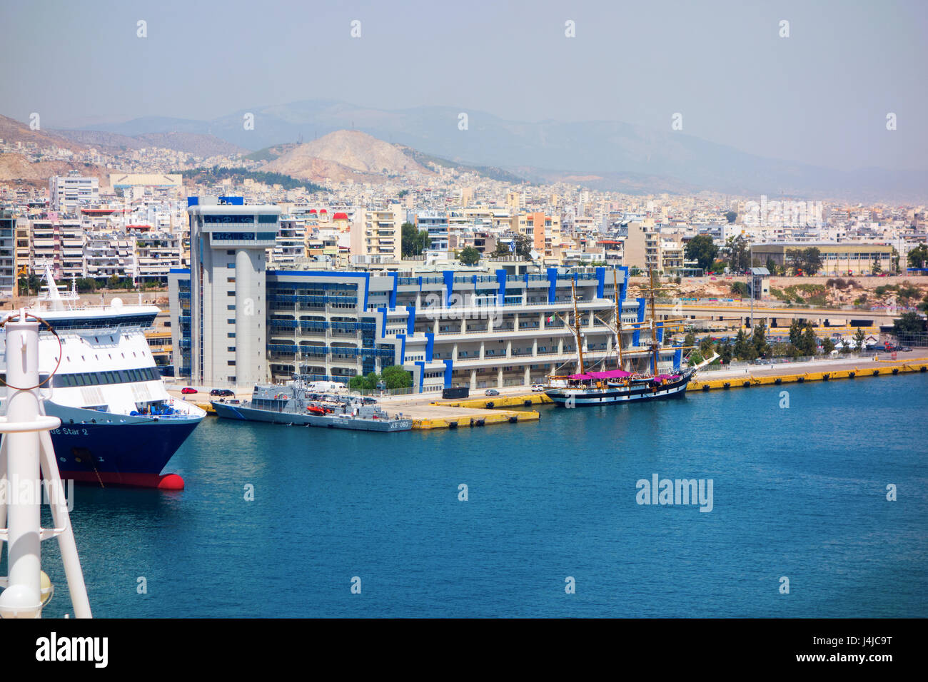 La ville portuaire de Pirée dans la région de l'Attique en Grèce sur la côte est du golfe Saronique. Zone urbaine d'Athènes Banque D'Images