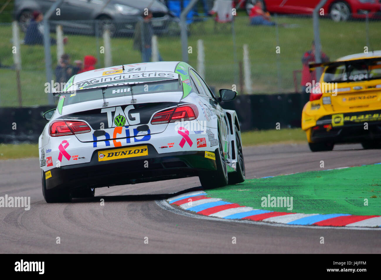 Jake hill dans sa Volkswagen cc au cours de la libre pratique de la Dunlop msa British Touring Car Championship 2017 à thruxton race course Banque D'Images