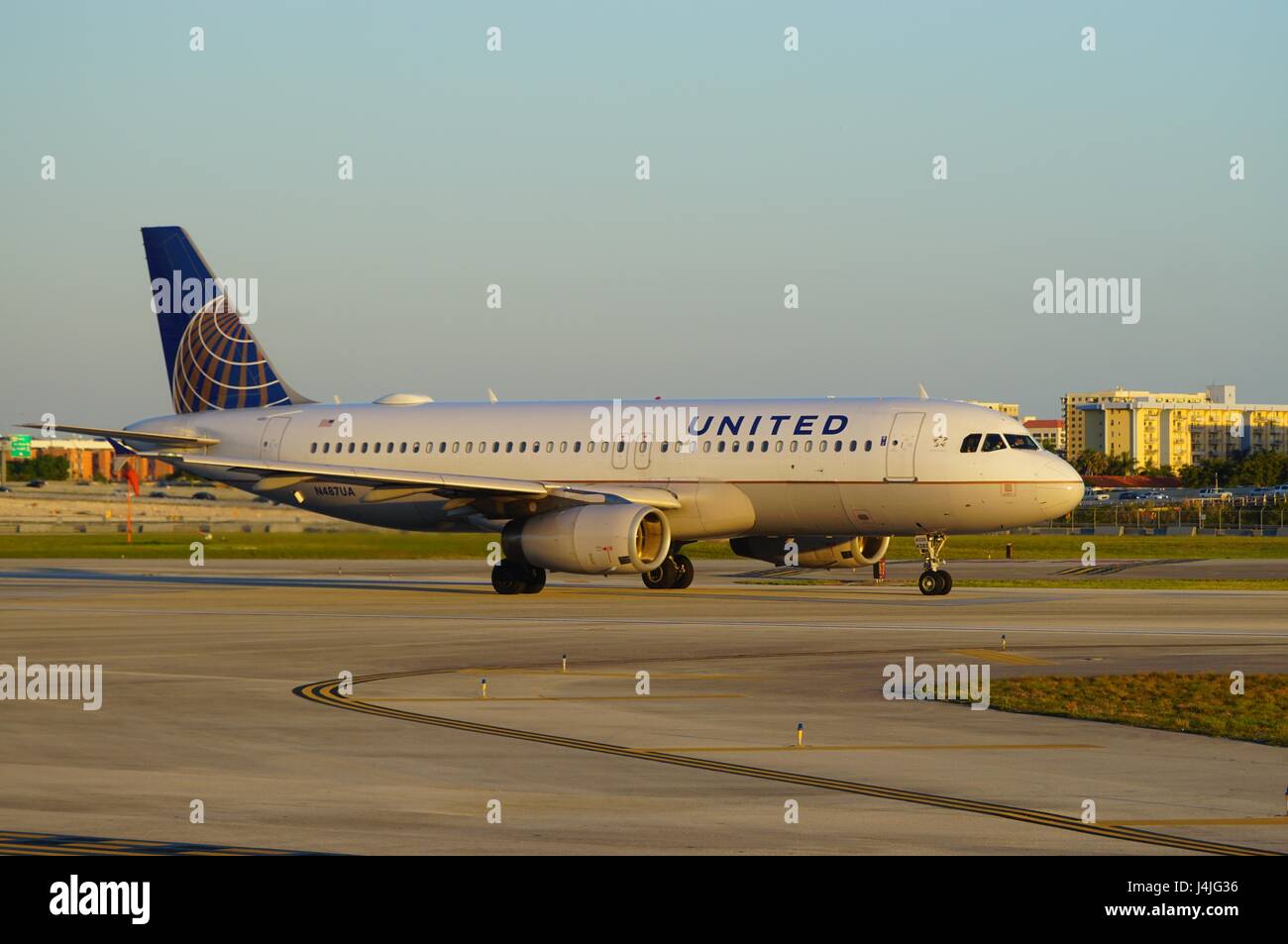 Un United Airlines (UA) avion à l'Aéroport International de Miami (MIA) Banque D'Images