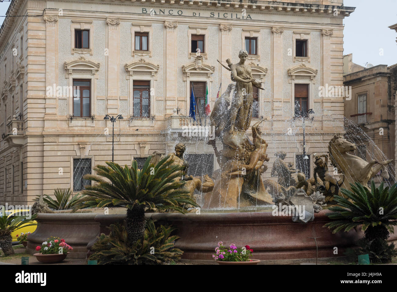 Italie, Sicile, Syracuse, fontaine sur la Piazza Archimede Banque D'Images