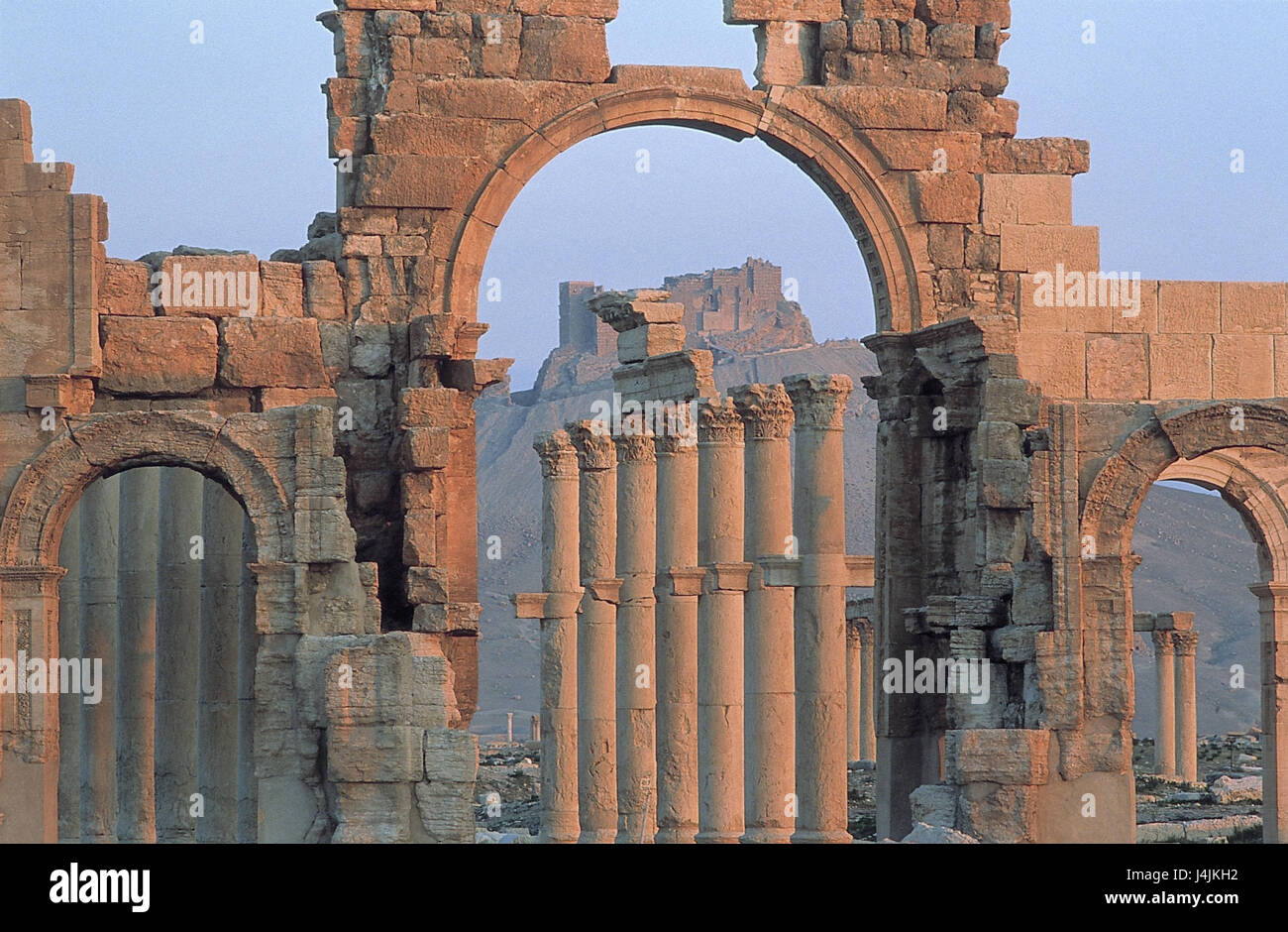 La Syrie, Palmyre, Kolonnadenstrasse, arc triomphal, lumière du soir culture, point d'intérêt, ruine, demeure, temple ruine, fichier, piliers pilier Banque D'Images