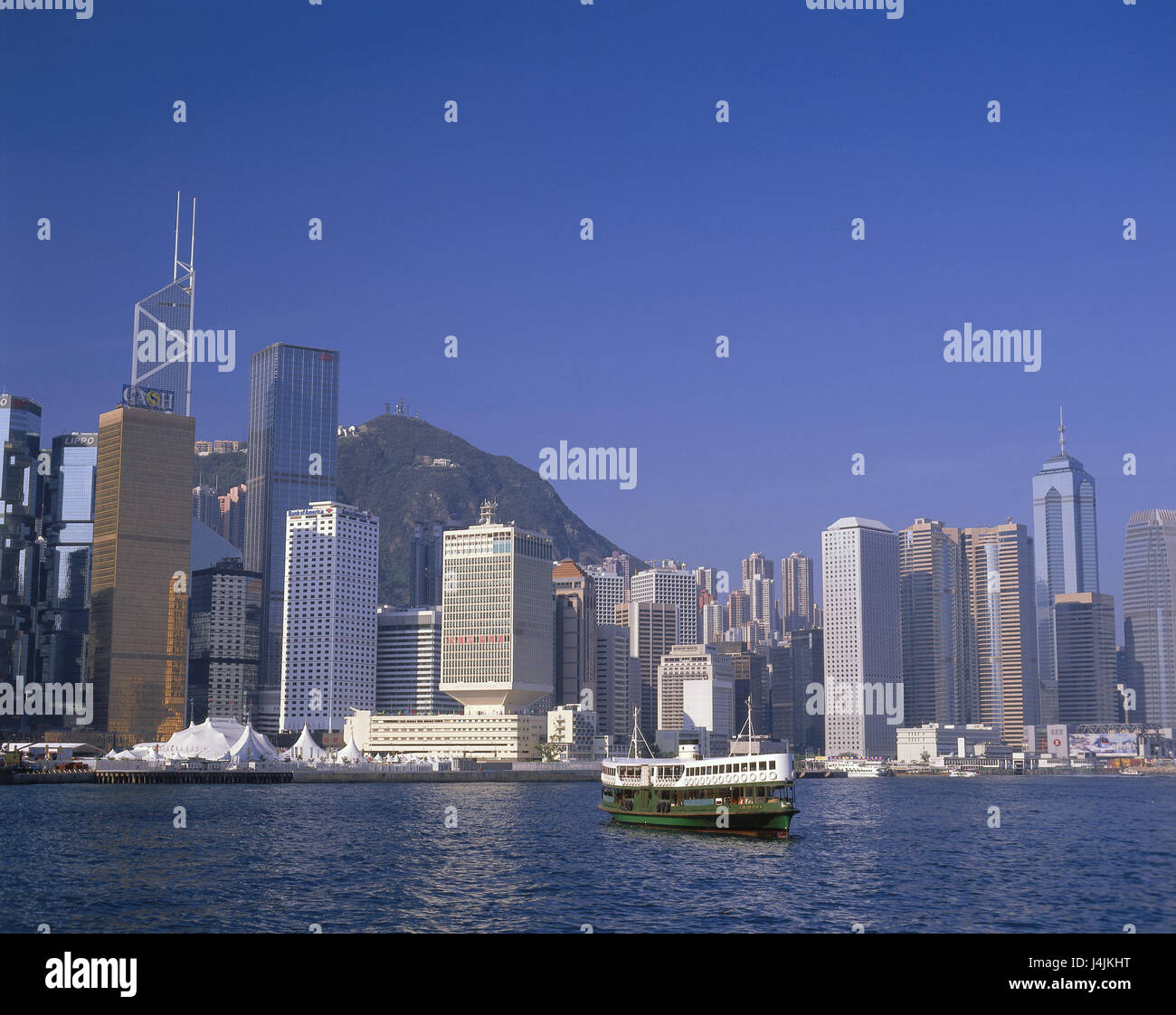 La Chine, Hong Kong, Asie, l'Asie de l'horizon, l'île de l'état, république, ville, vue sur la ville, la capitale, ville, ville cosmopolite, Metropolis, des tours, des gratte-ciel, des tours d'affaires, de l'eau, rivière, centre d'affaires, banque d'Amérique, des tours d'immeubles de bureaux, boot Banque D'Images